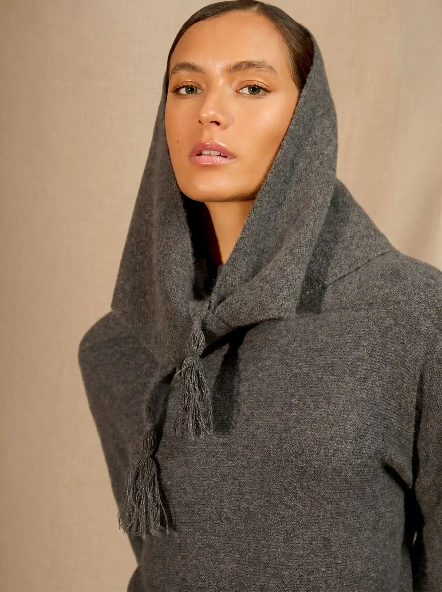 CONDEIXA scarf triangle with fringed 4 ply heather charcoal