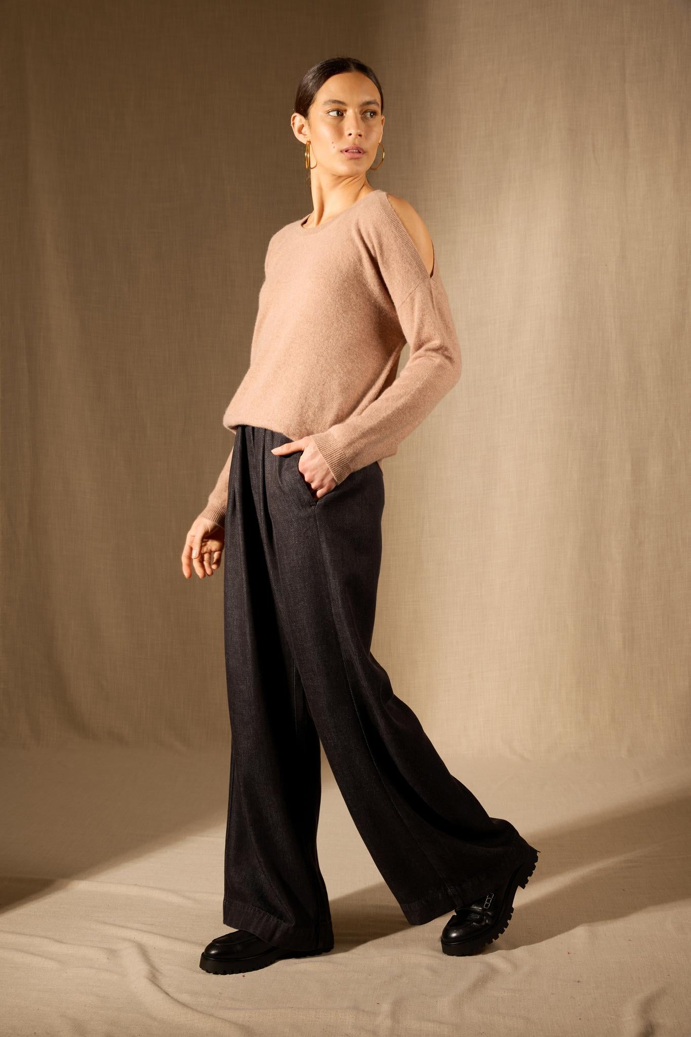 POKA pull col rond fentes épaules camel chiné 100% cachemire