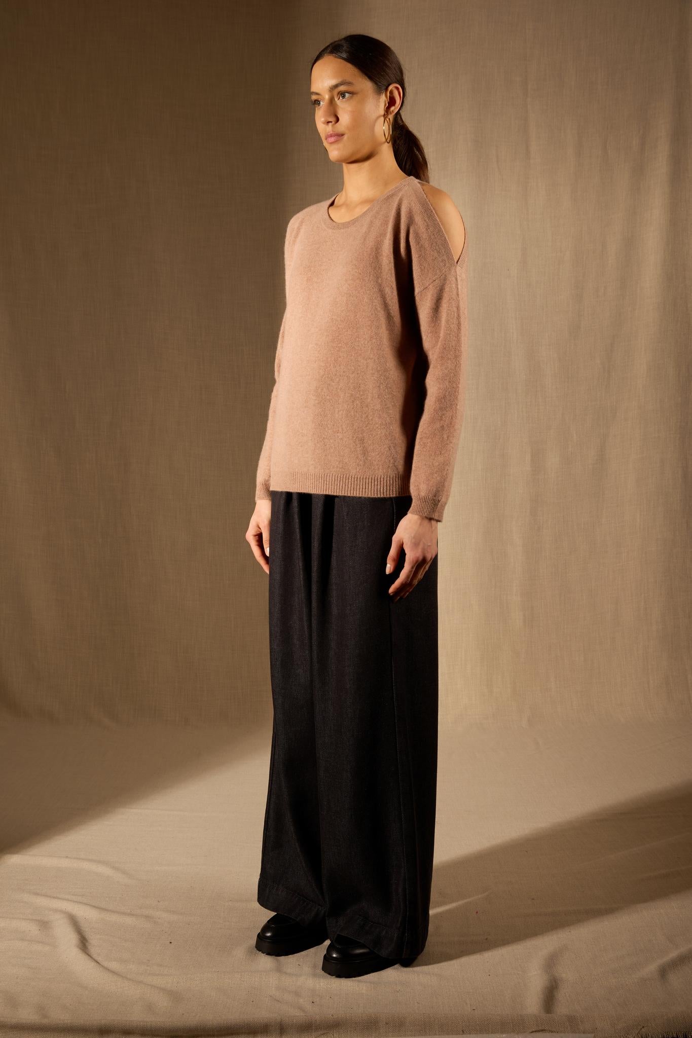POKA pull col rond fentes épaules camel chiné 100% cachemire