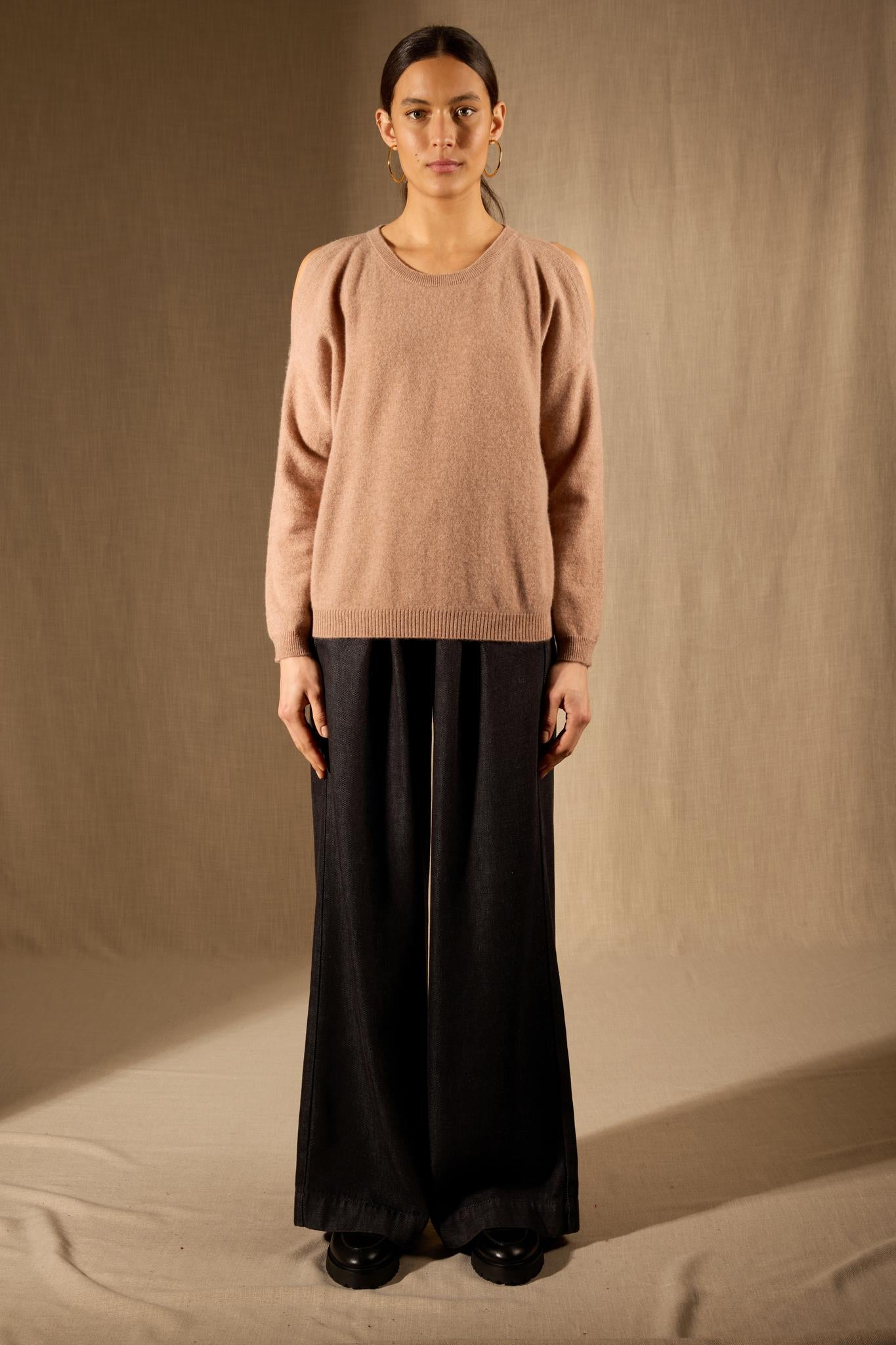 POKA pull col rond fentes épaules camel chiné 100% cachemire