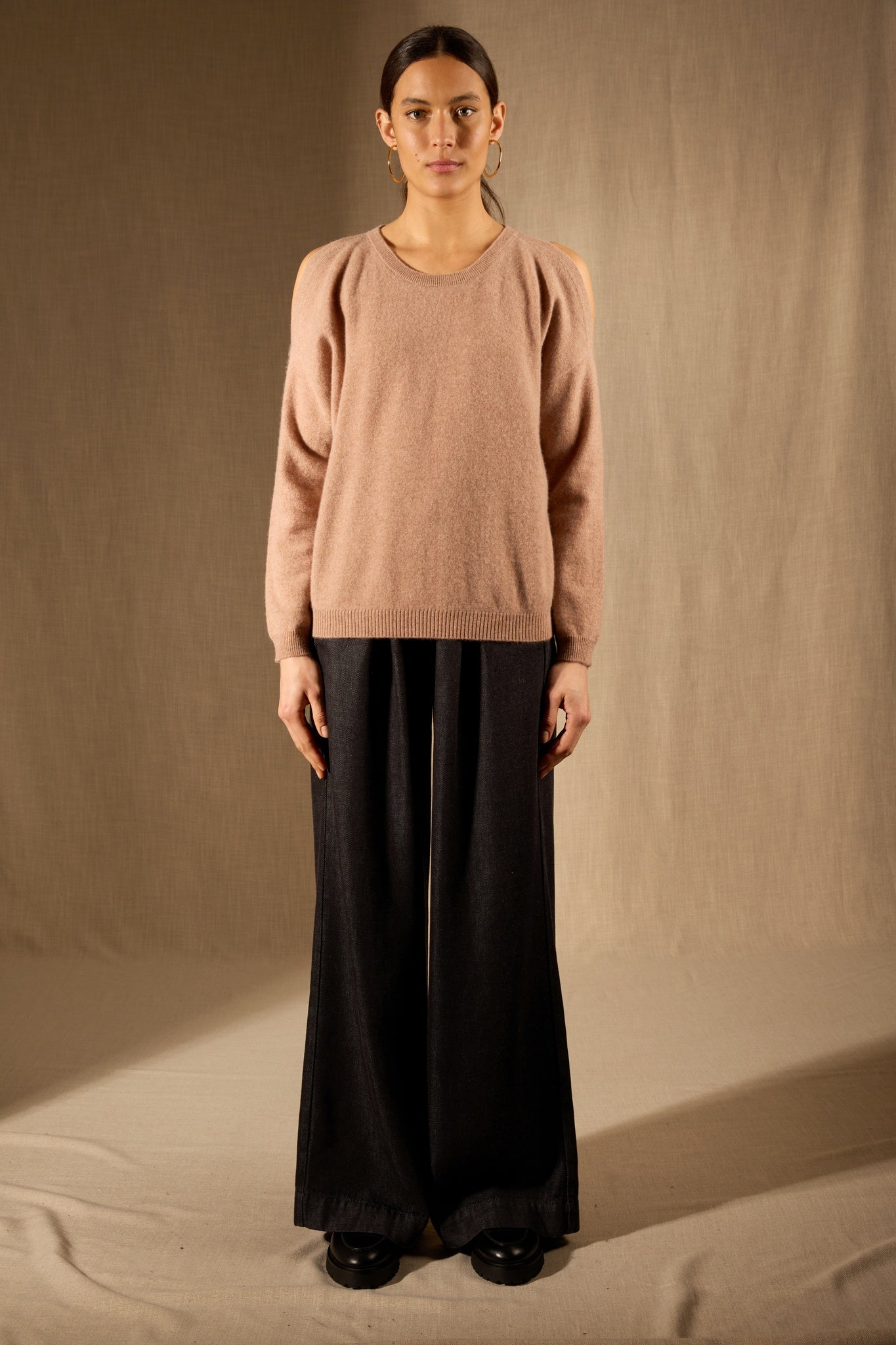 POKA pull col rond fentes épaules camel chiné 100% cachemire