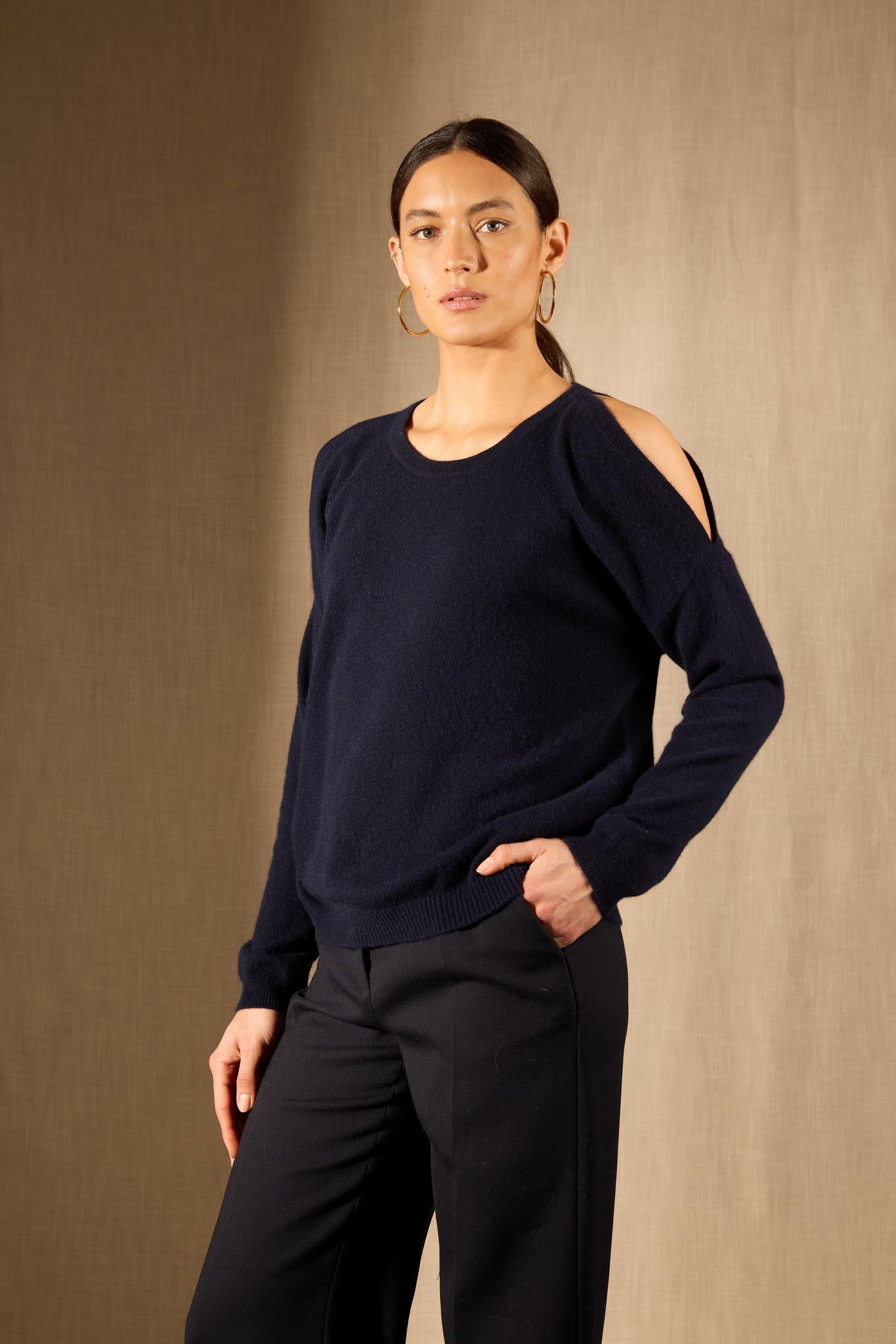 POKA pull col rond fentes épaules navy 100% cachemire