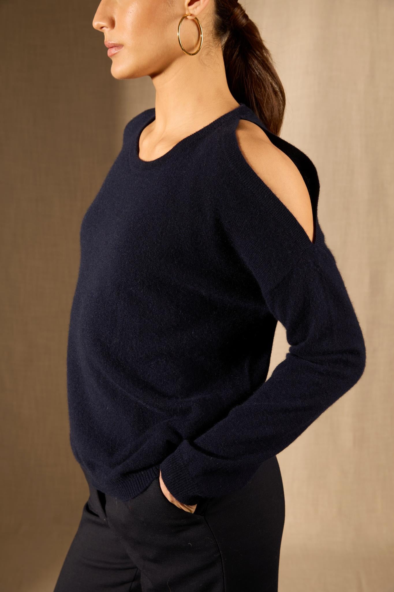 POKA pull col rond fentes épaules navy 100% cachemire