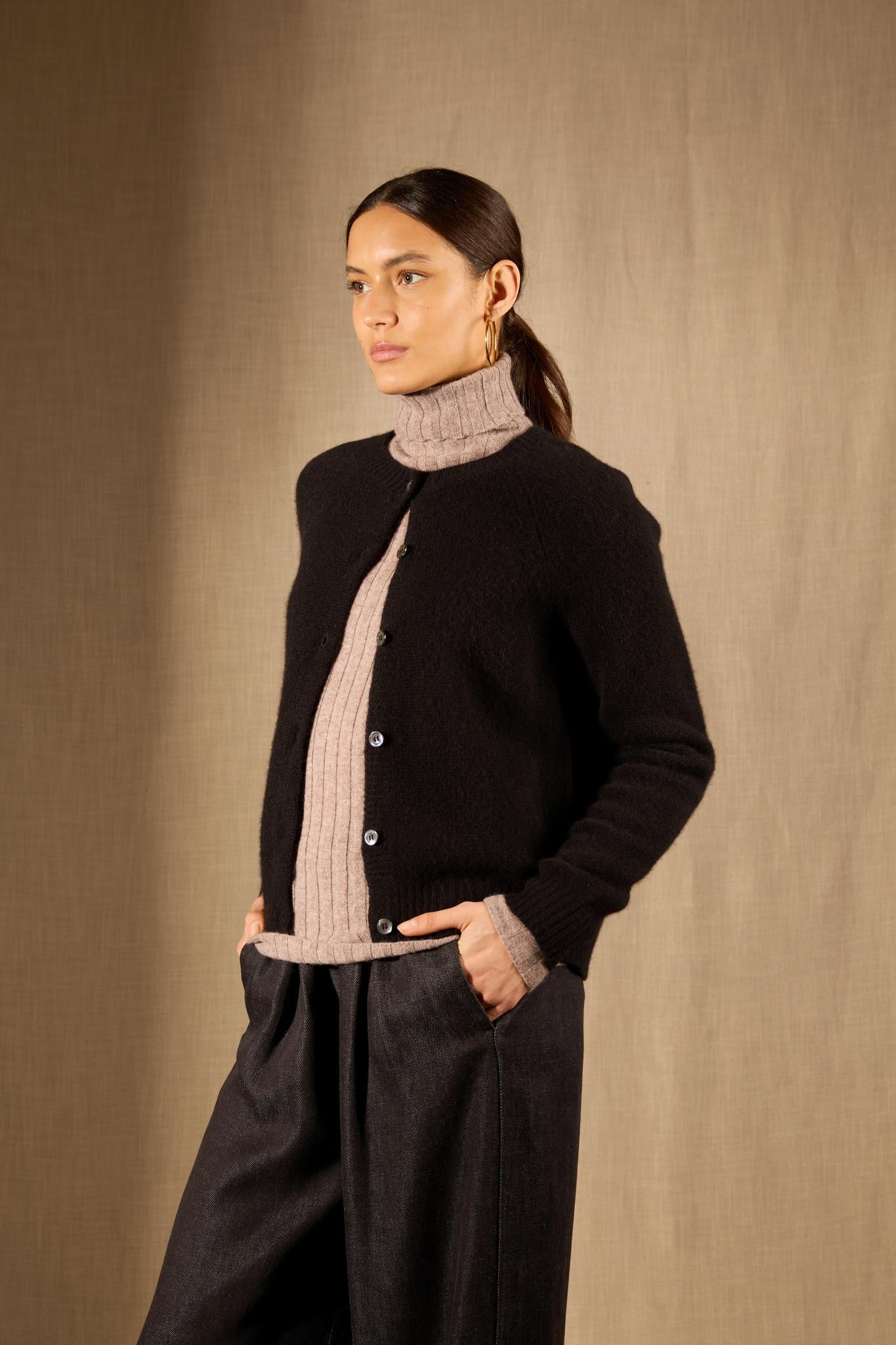 RABTEN cardigan col rond 8 fils noir 100% cachemire