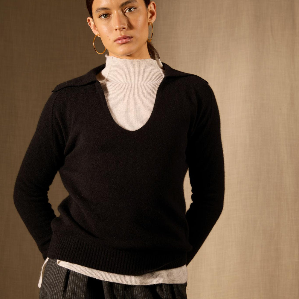 Rosalie polo col v croisé noir 100% cachemire