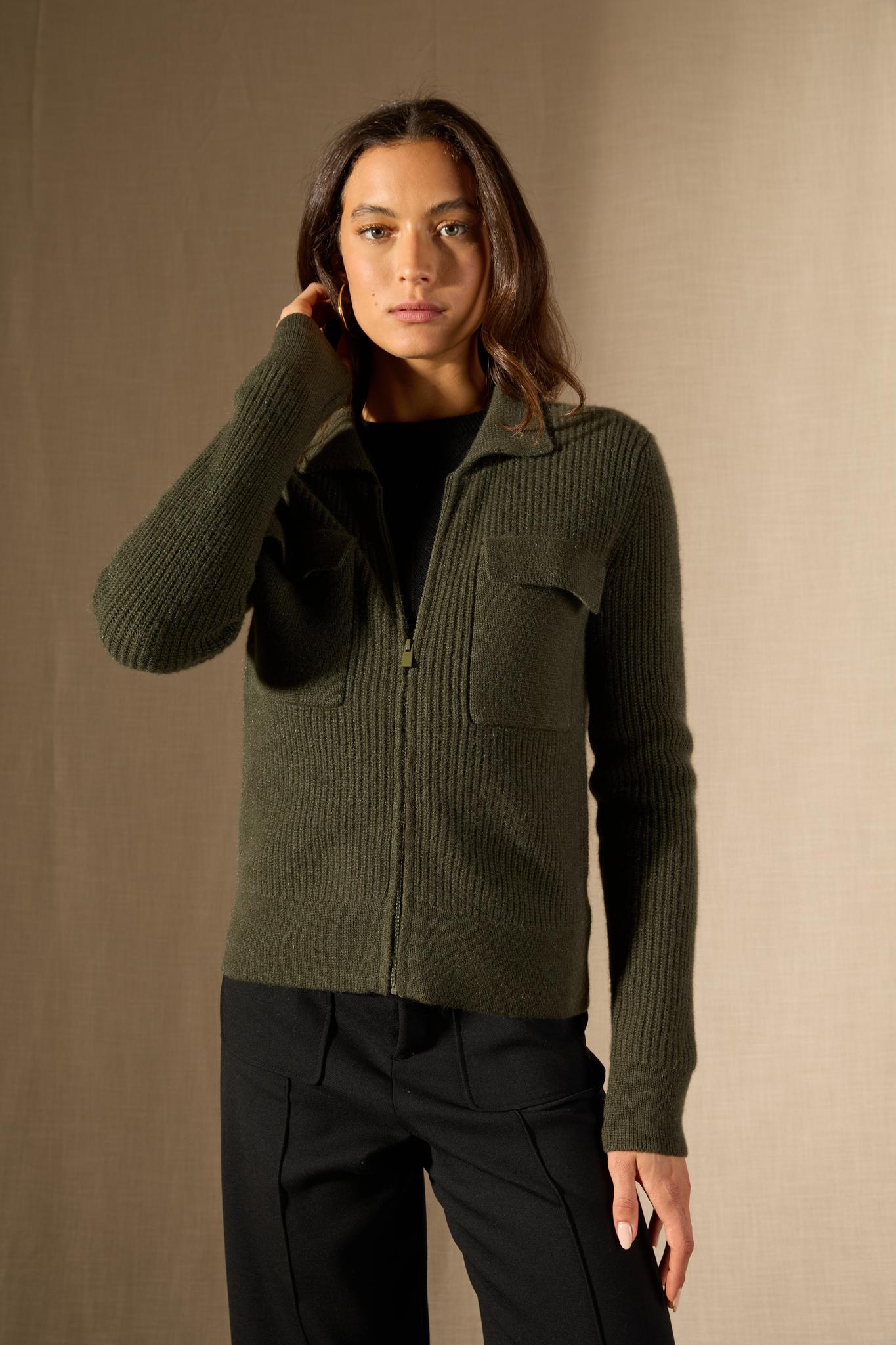 SARA veste courte zippée col chemise 4 fils kaki 100% cachemire