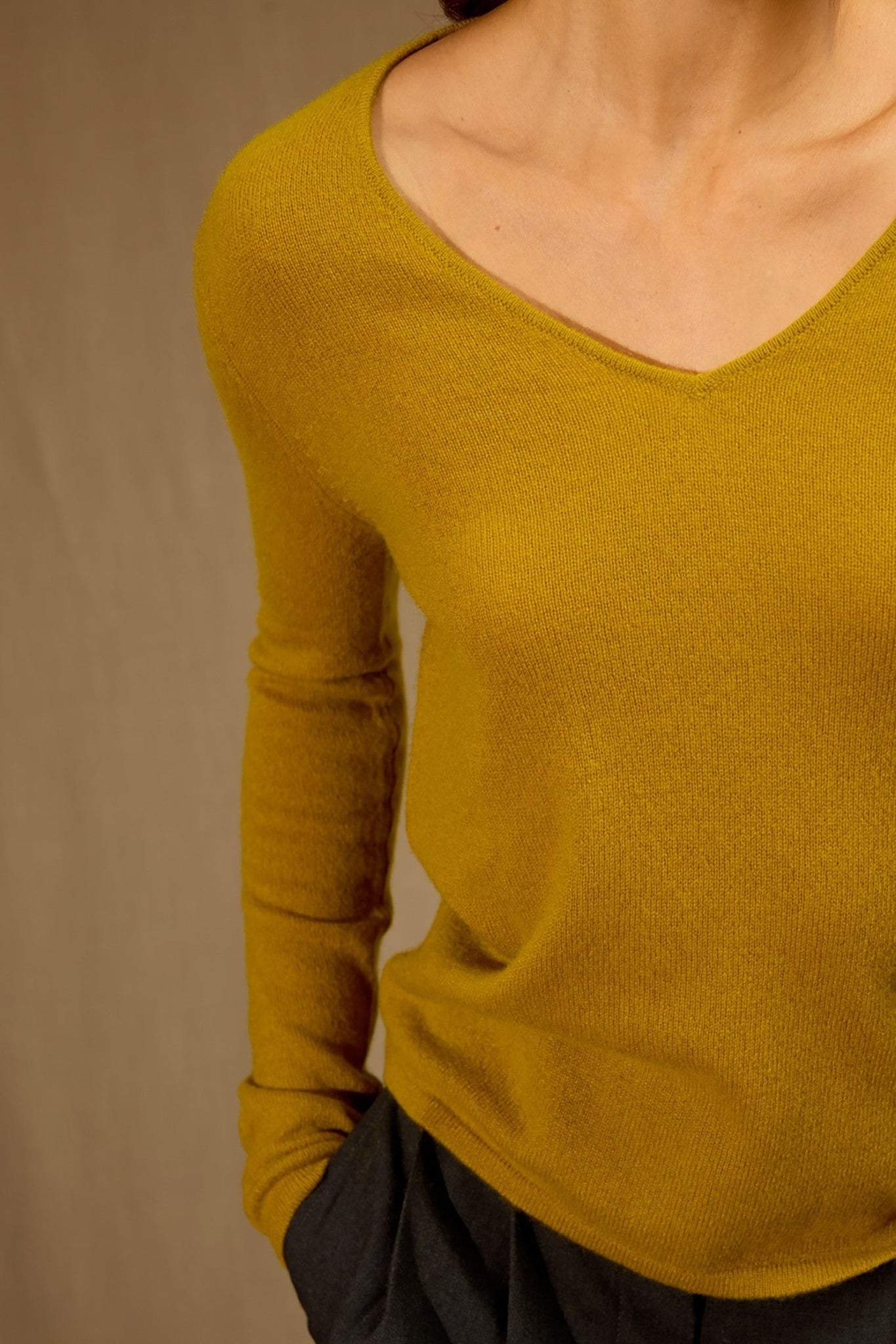 shannon pull col v doré 100% cachemire