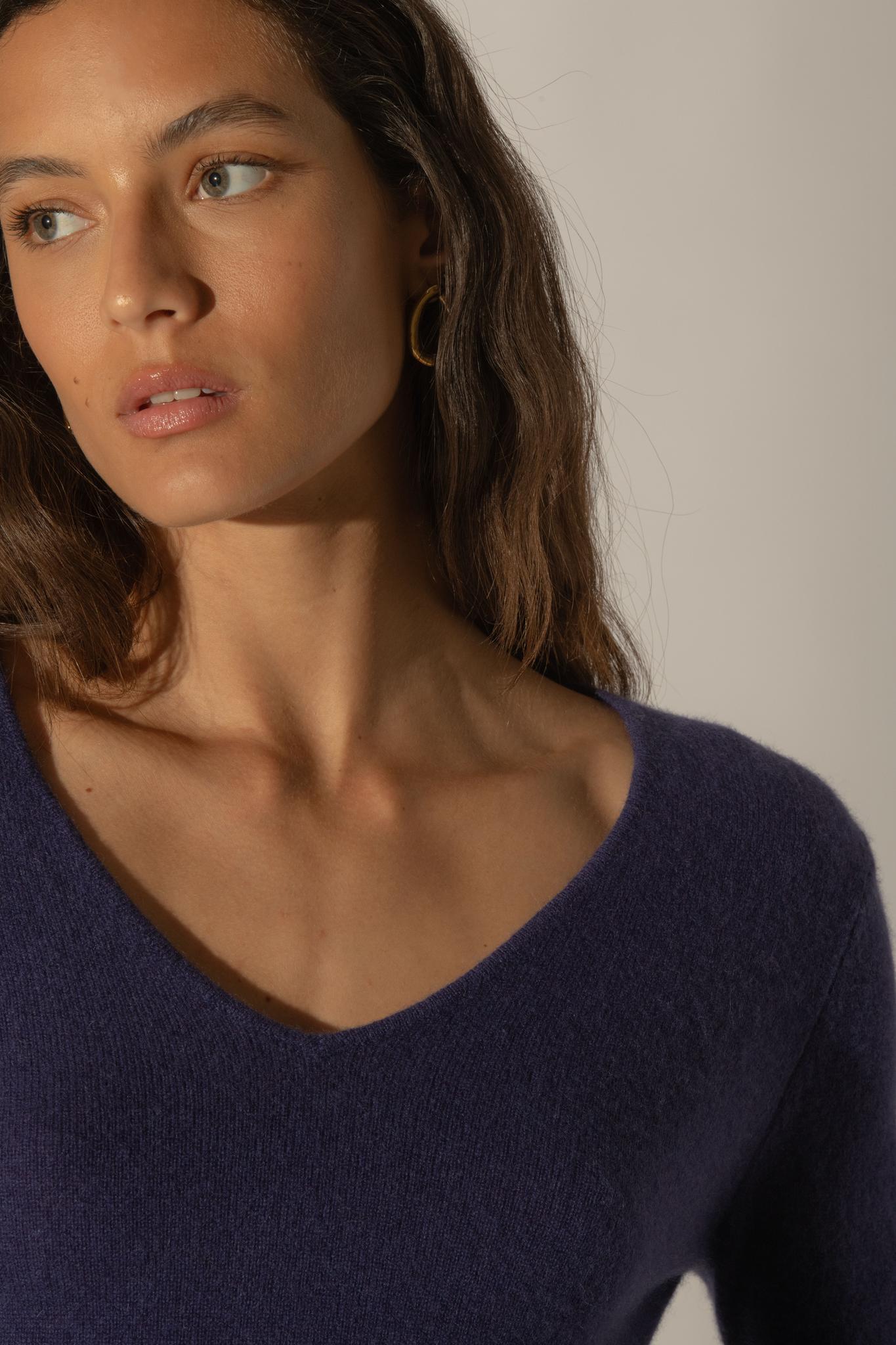 SHANNON pull col v purple 100% cachemire