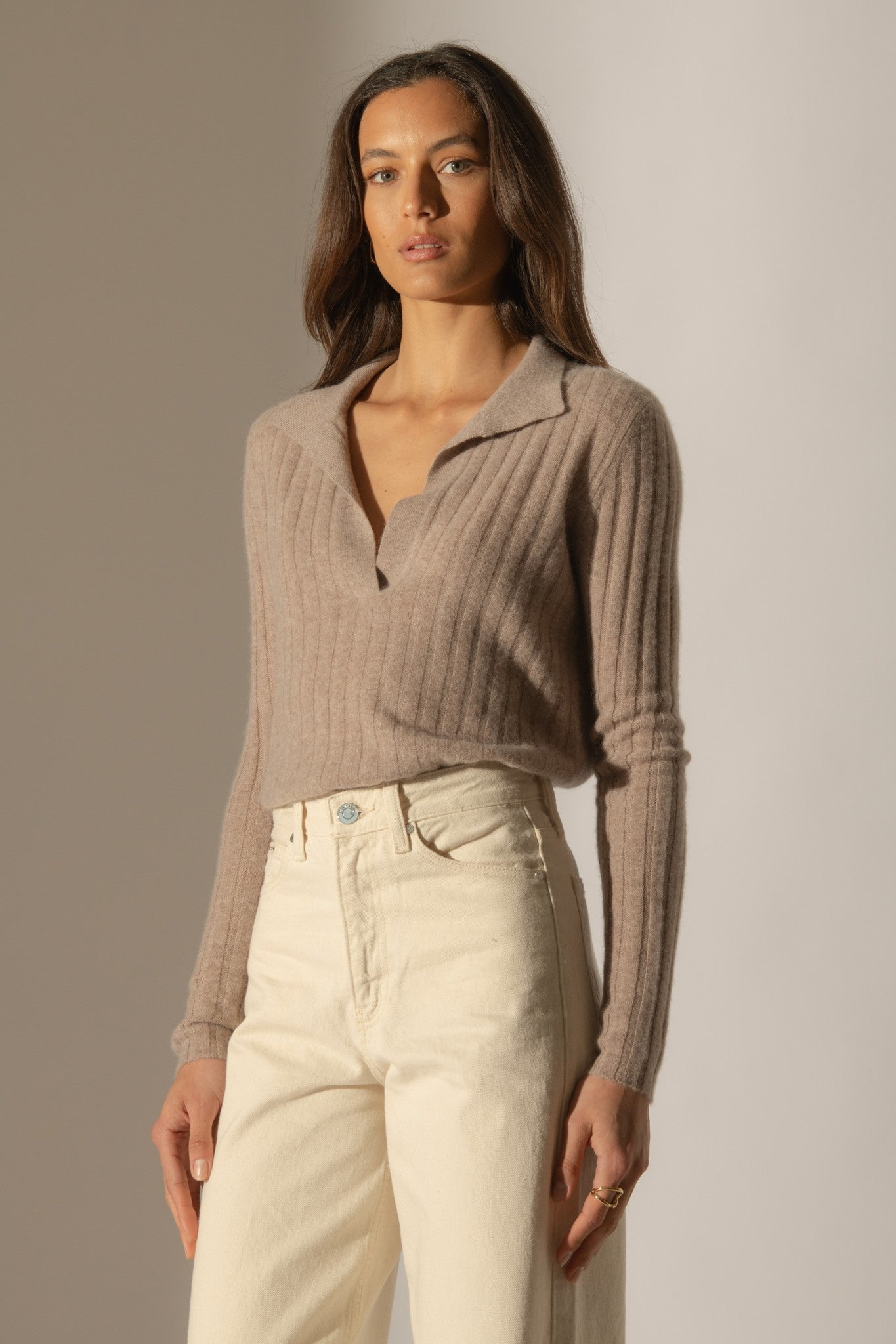 skamar pull col polo ouvert taupe clair chiné 100% cachemire