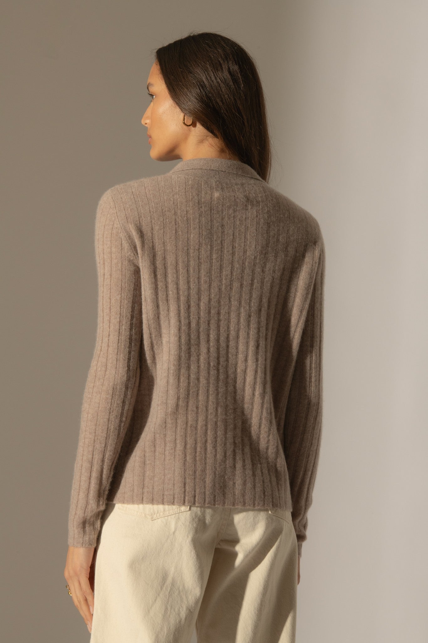 skamar pull col polo ouvert taupe clair chiné 100% cachemire