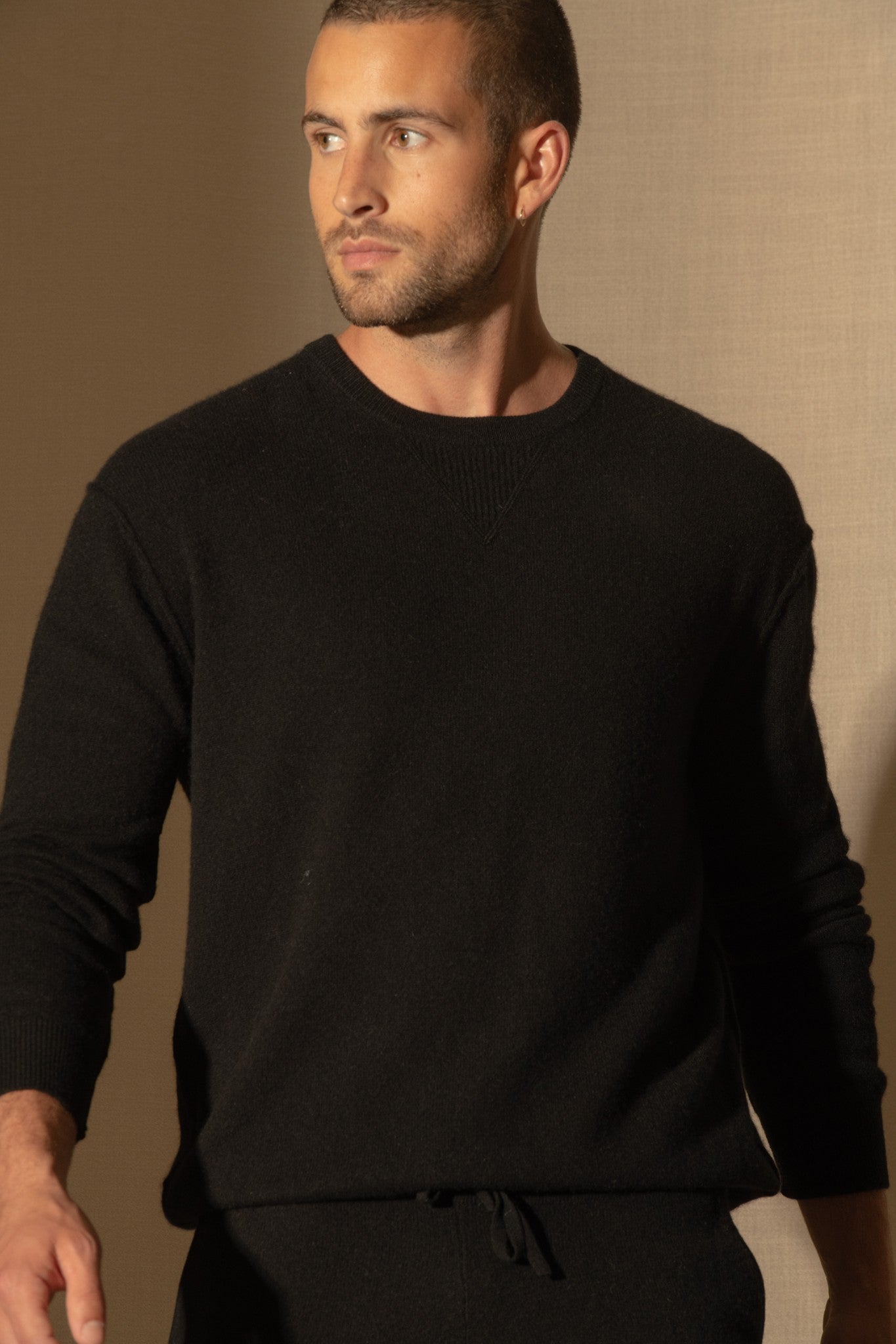 soan pull col rond noir 100% cachemire