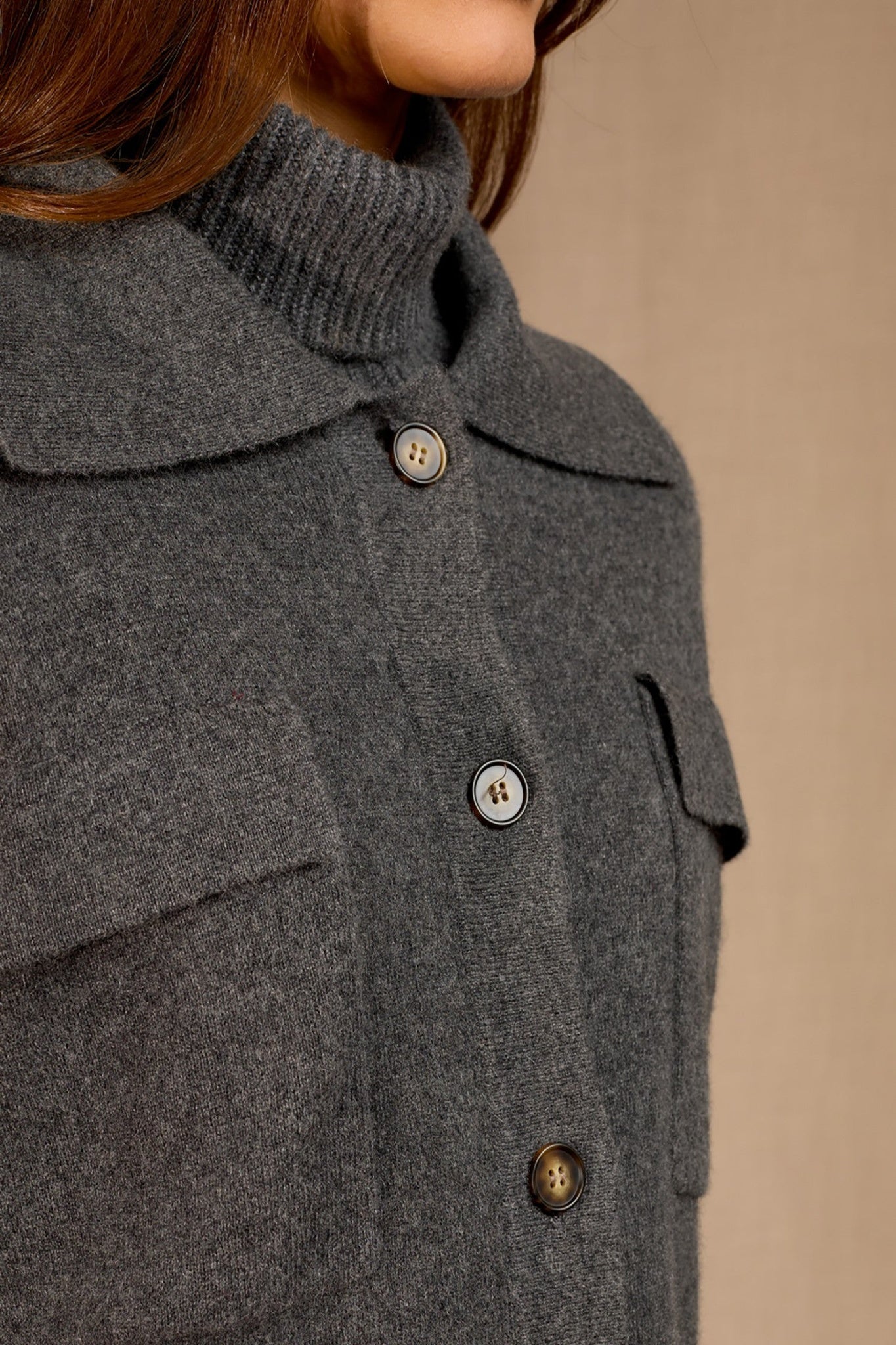 solivra veste boutonnée col chemise anthracite chiné 100% cachemire