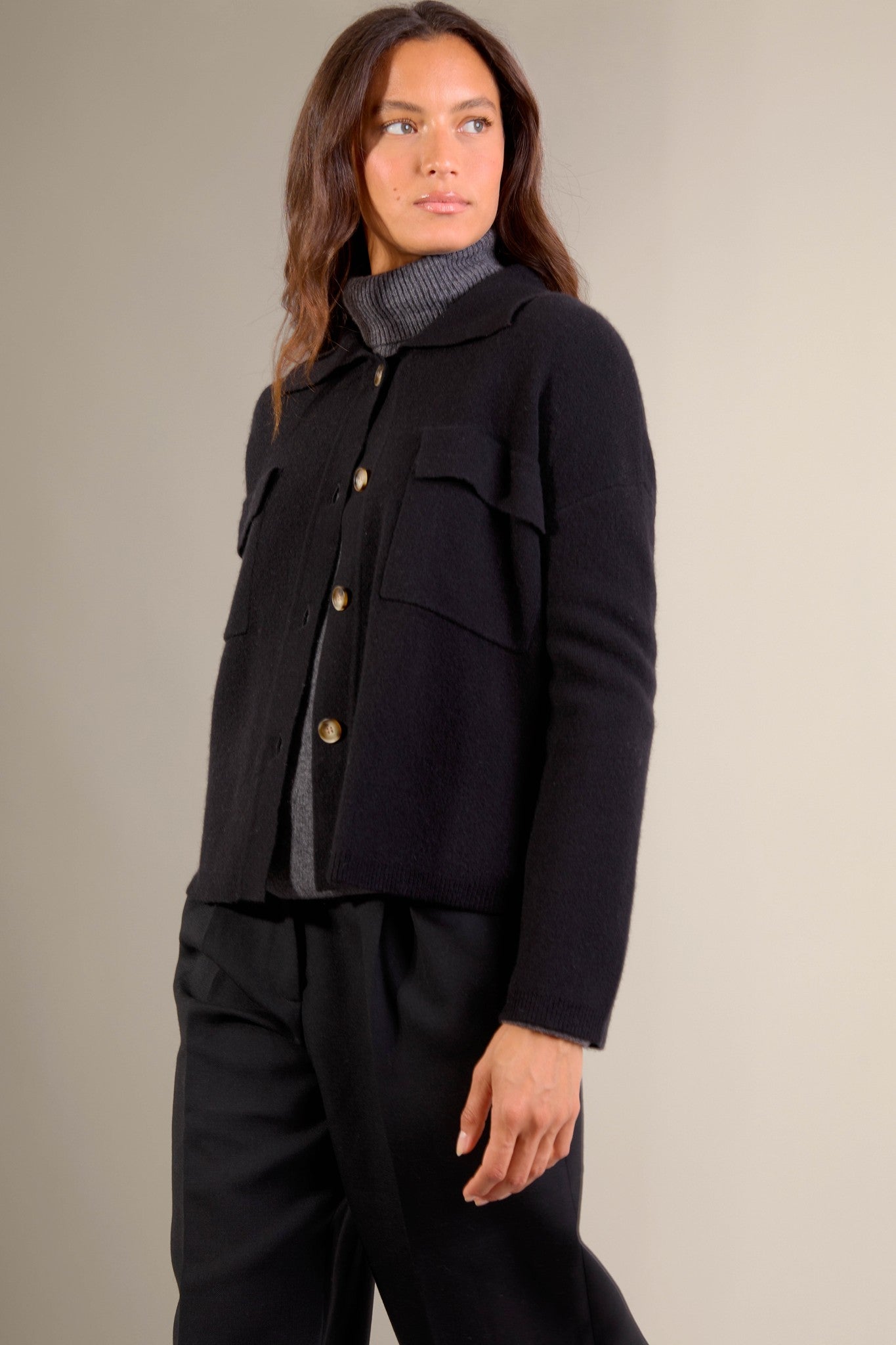 solivra veste boutonnée col chemise noir 100% cachemire