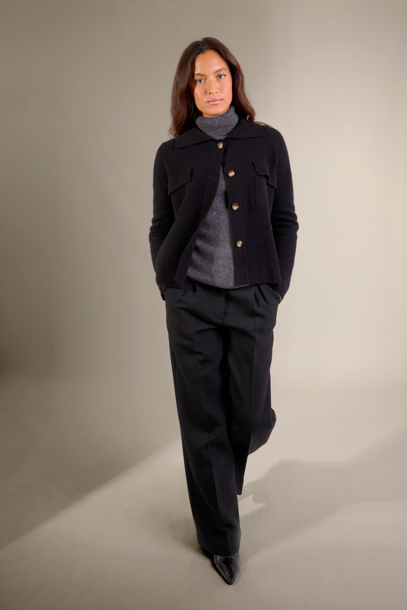 solivra veste boutonnée col chemise noir 100% cachemire