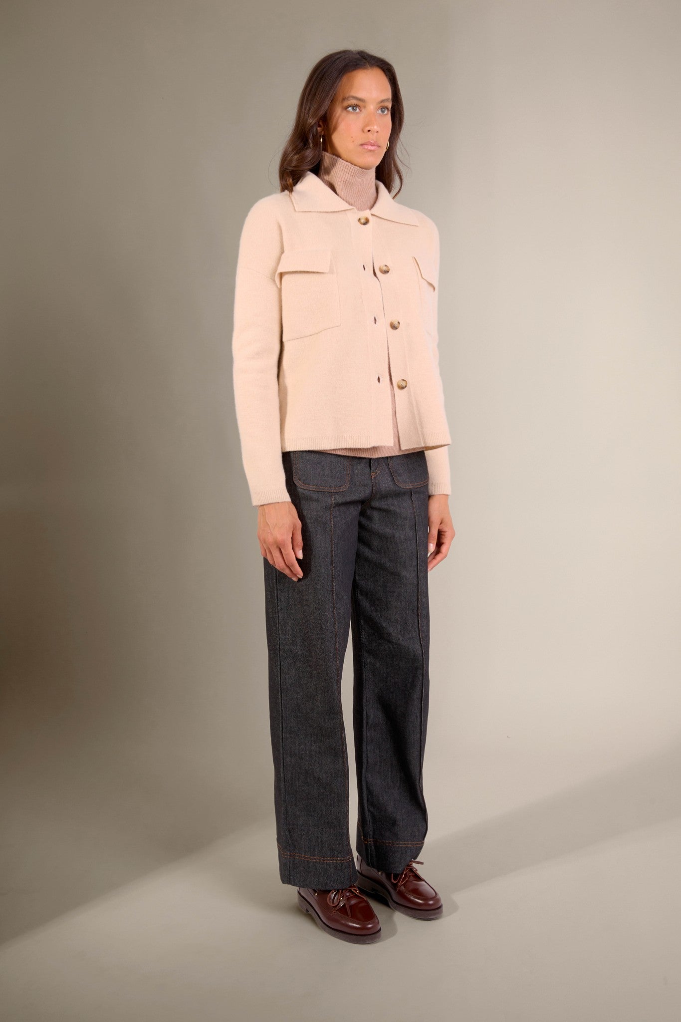 solivra veste boutonnée col chemise sable 100% cachemire