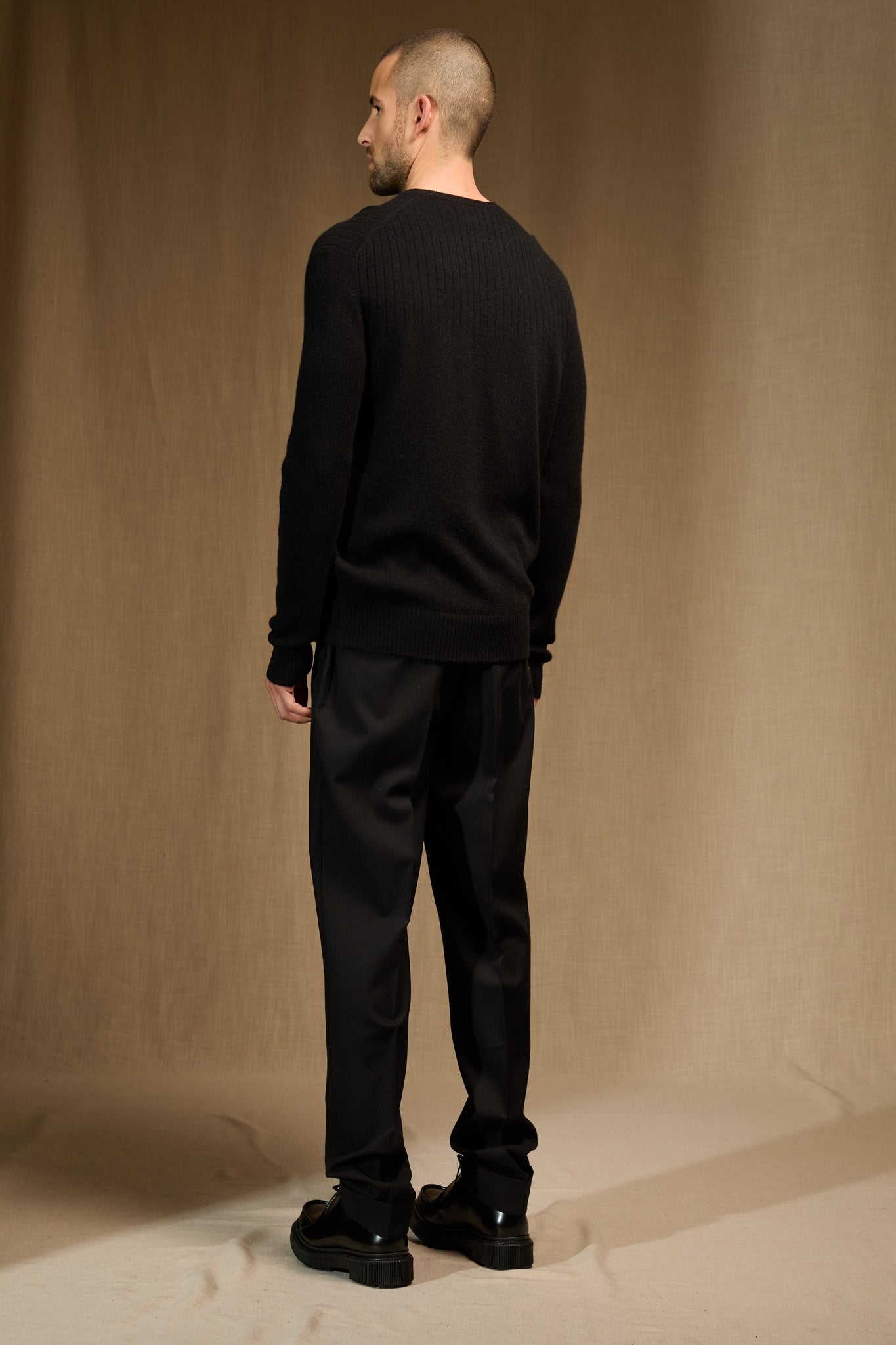 steven pull col rond noir 100% cachemire