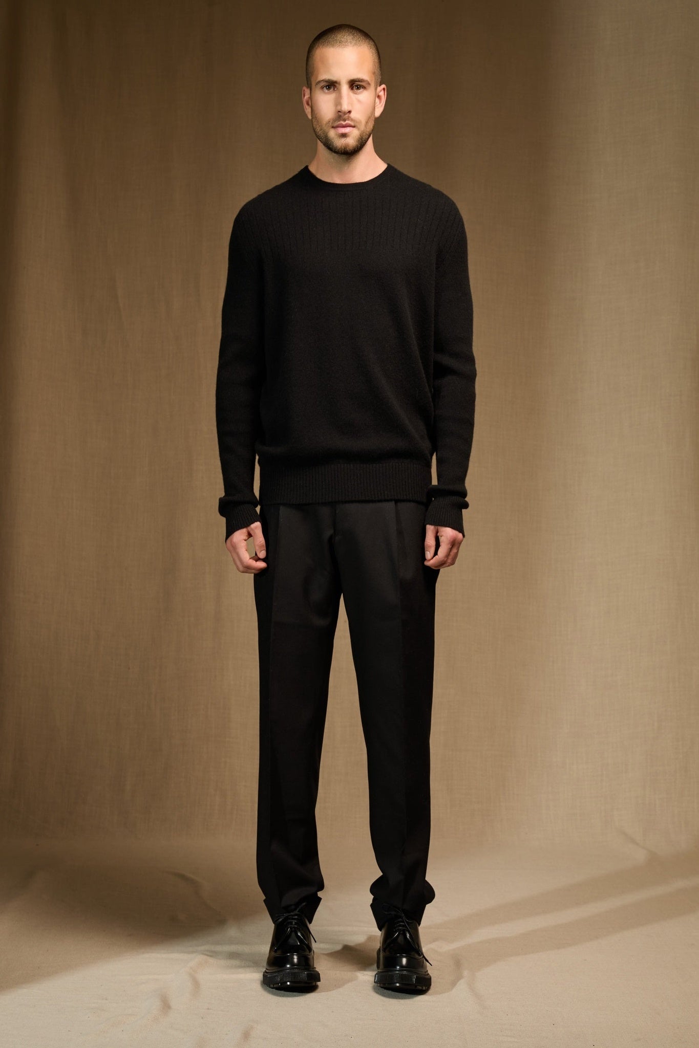 steven pull col rond noir 100% cachemire