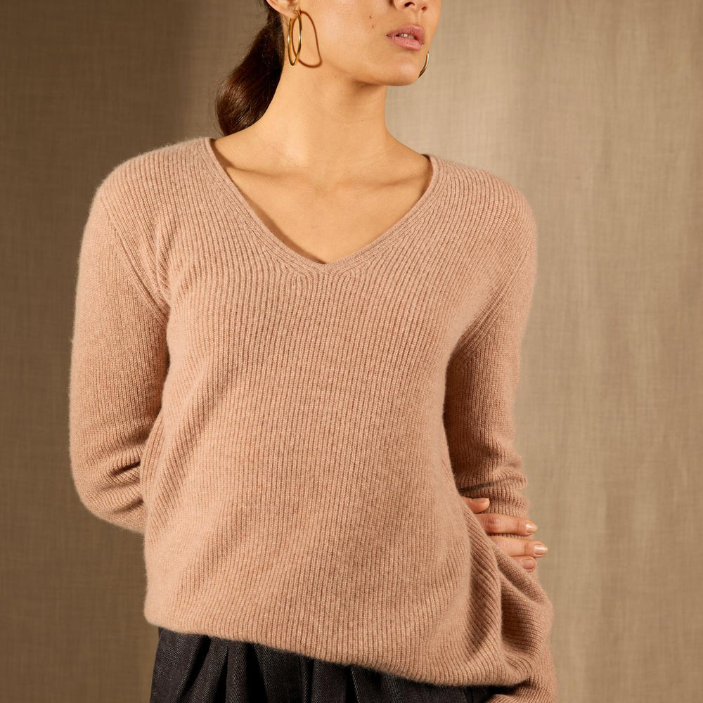 Saphira  pull col v  camel chiné 100% cachemire