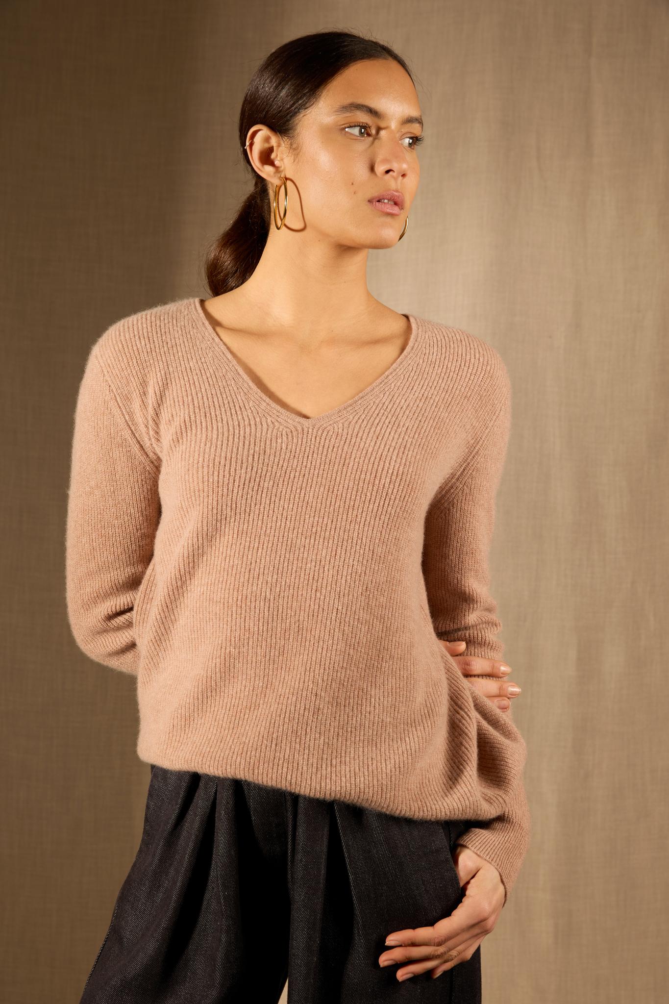 Saphira  pull col v  camel chiné 100% cachemire