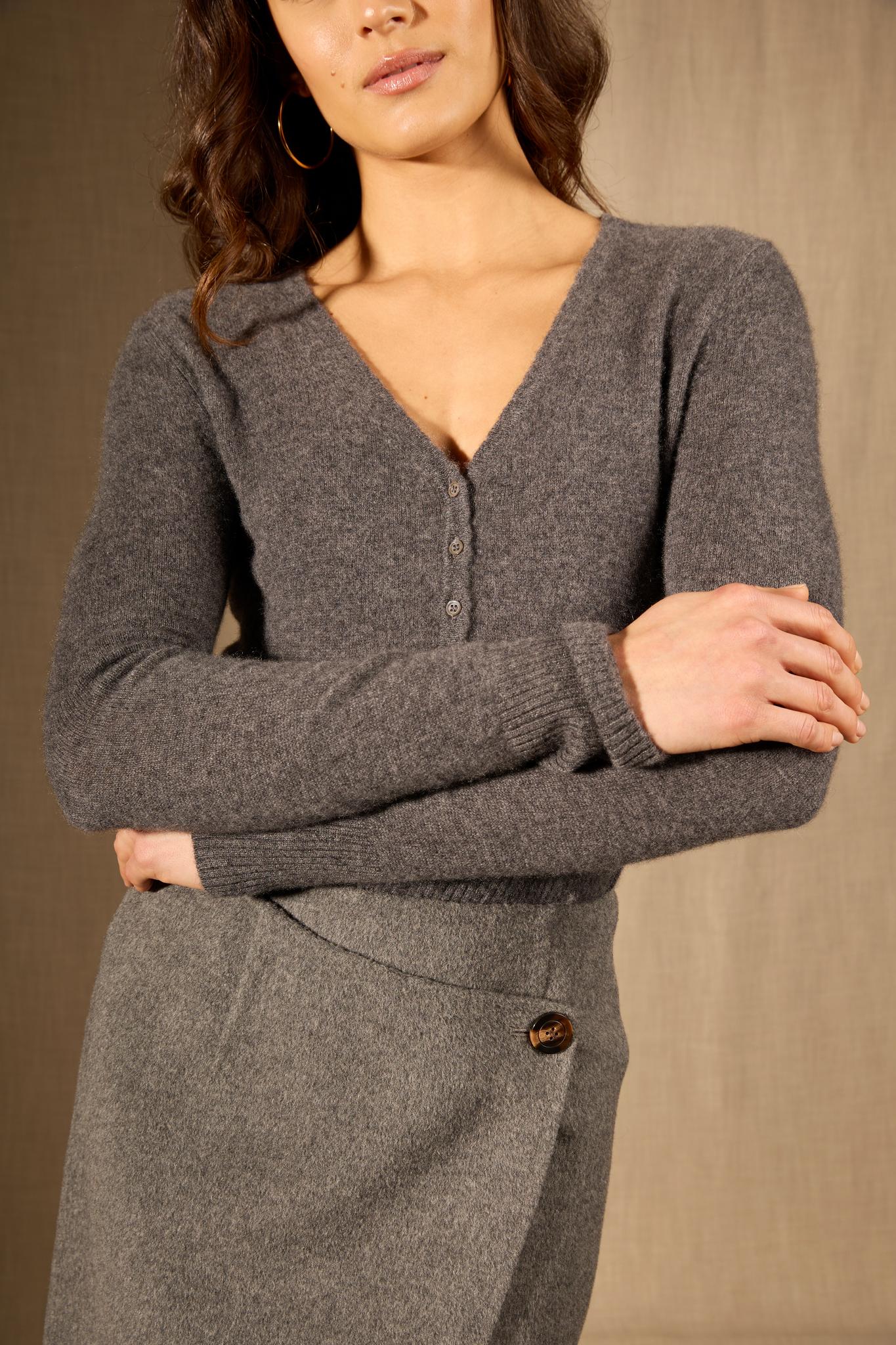 Selene pull col v boutonné anthracite chiné 100% cachemire