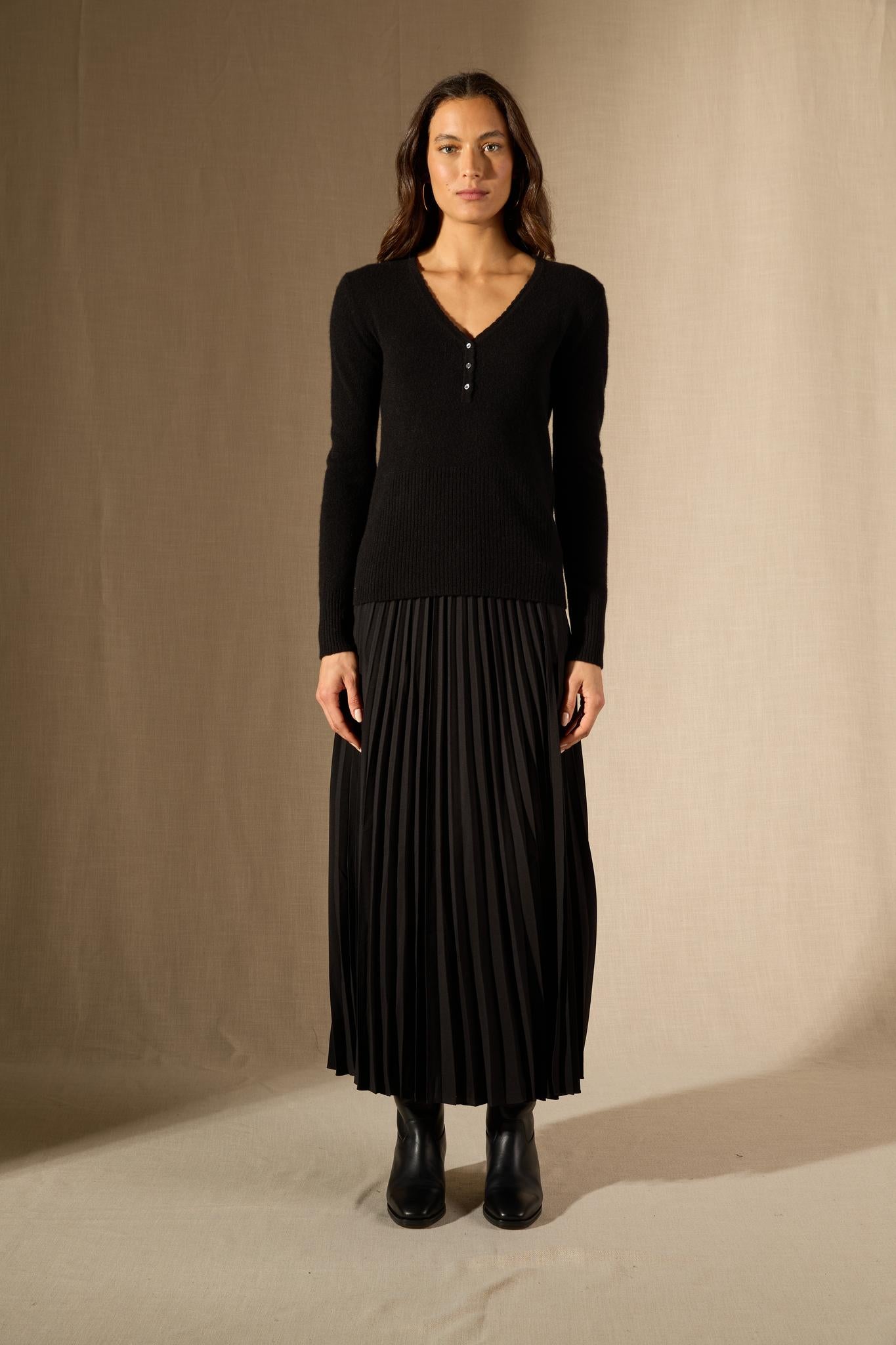 Selene pull col v boutonné noir 100% cachemire