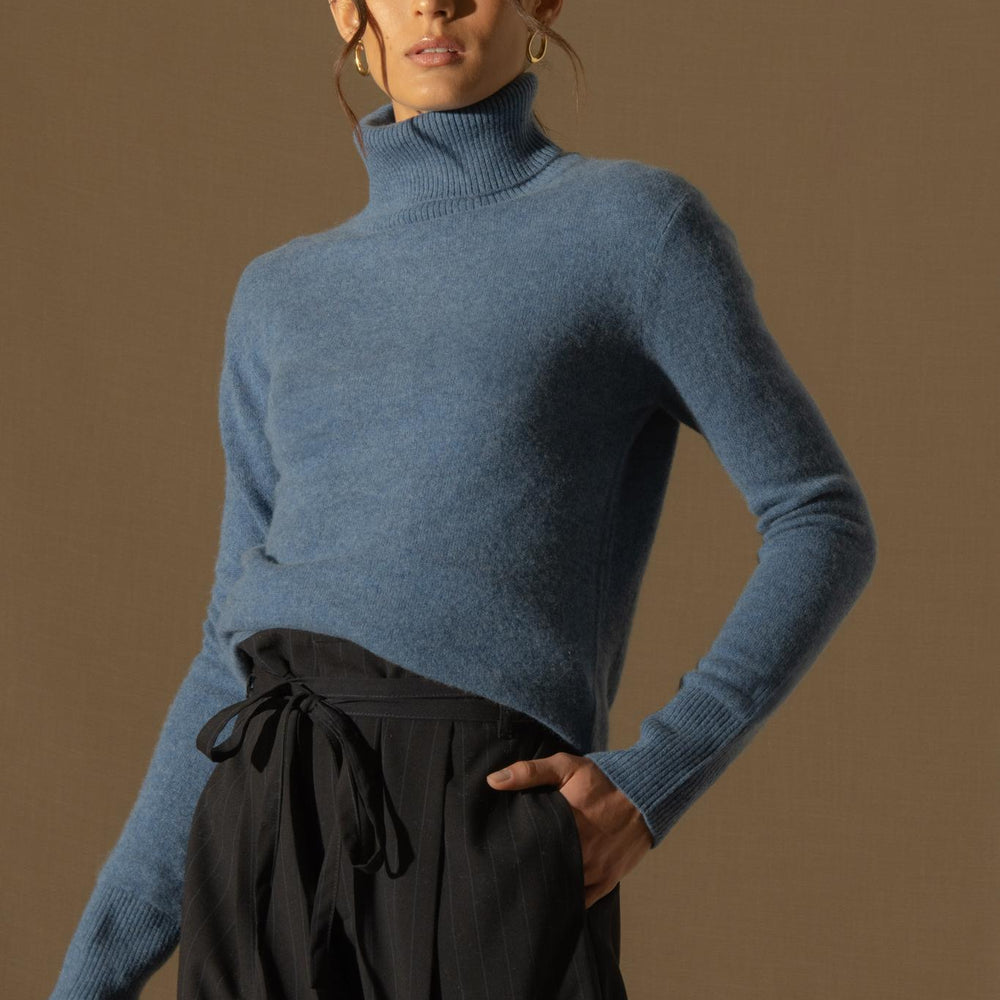 TRACY pull col roulé bleu denim 100% cachemire