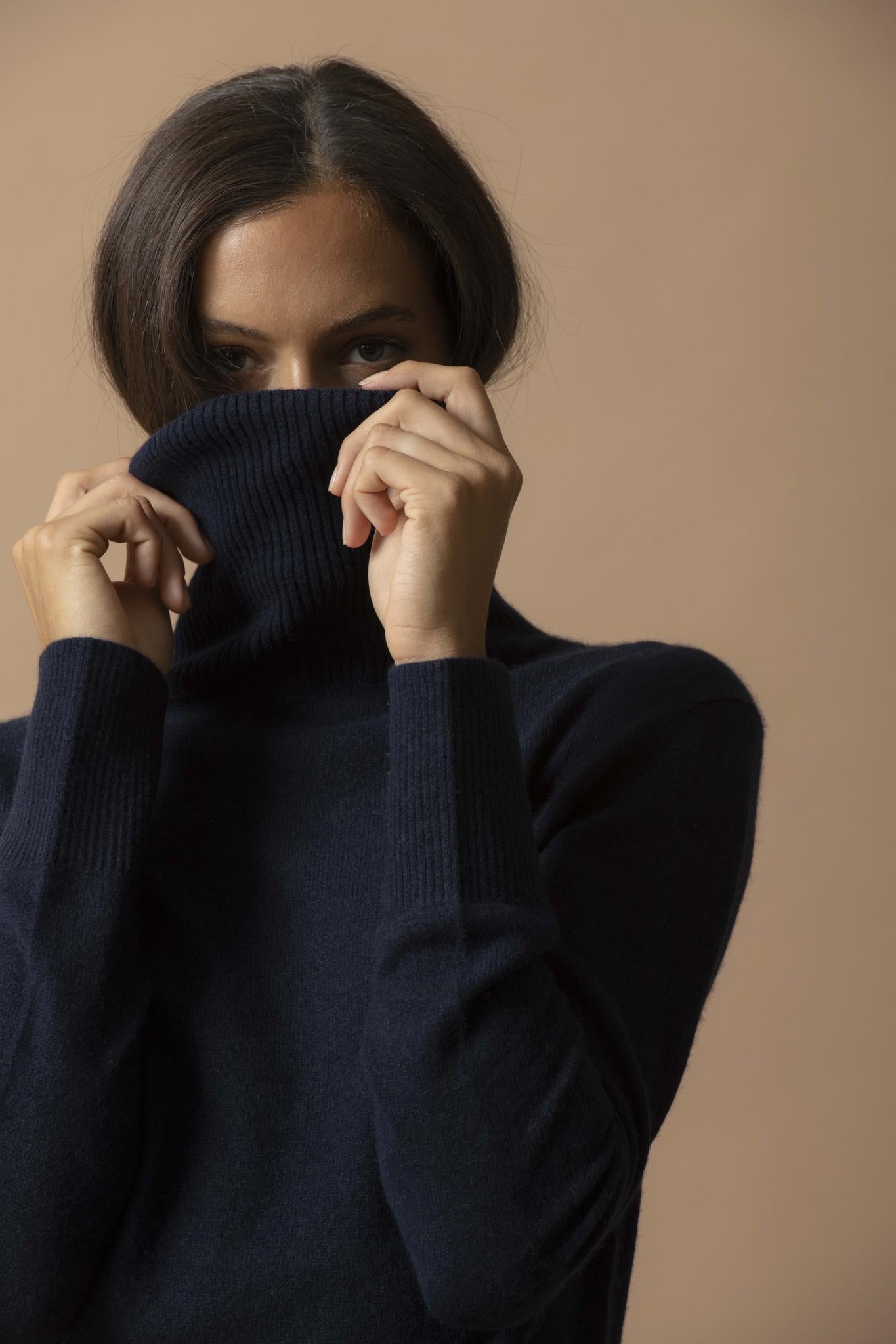 TRACY pull col roulé navy 100% cachemire