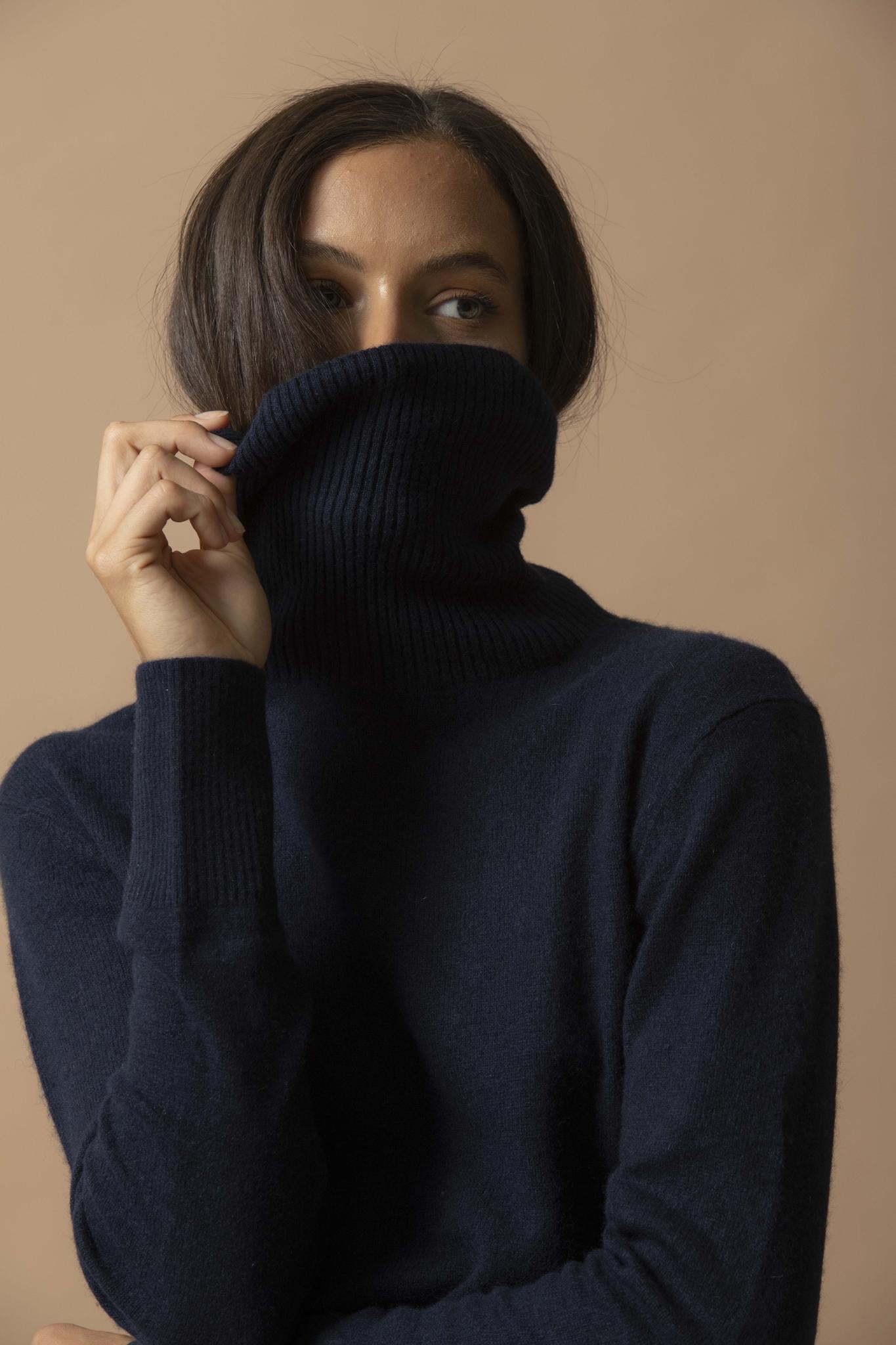 TRACY pull col roulé navy 100% cachemire