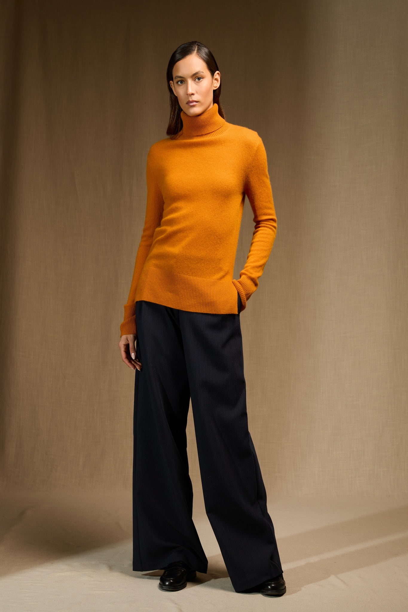 TRACY pull col roulé ocre 100% cachemire