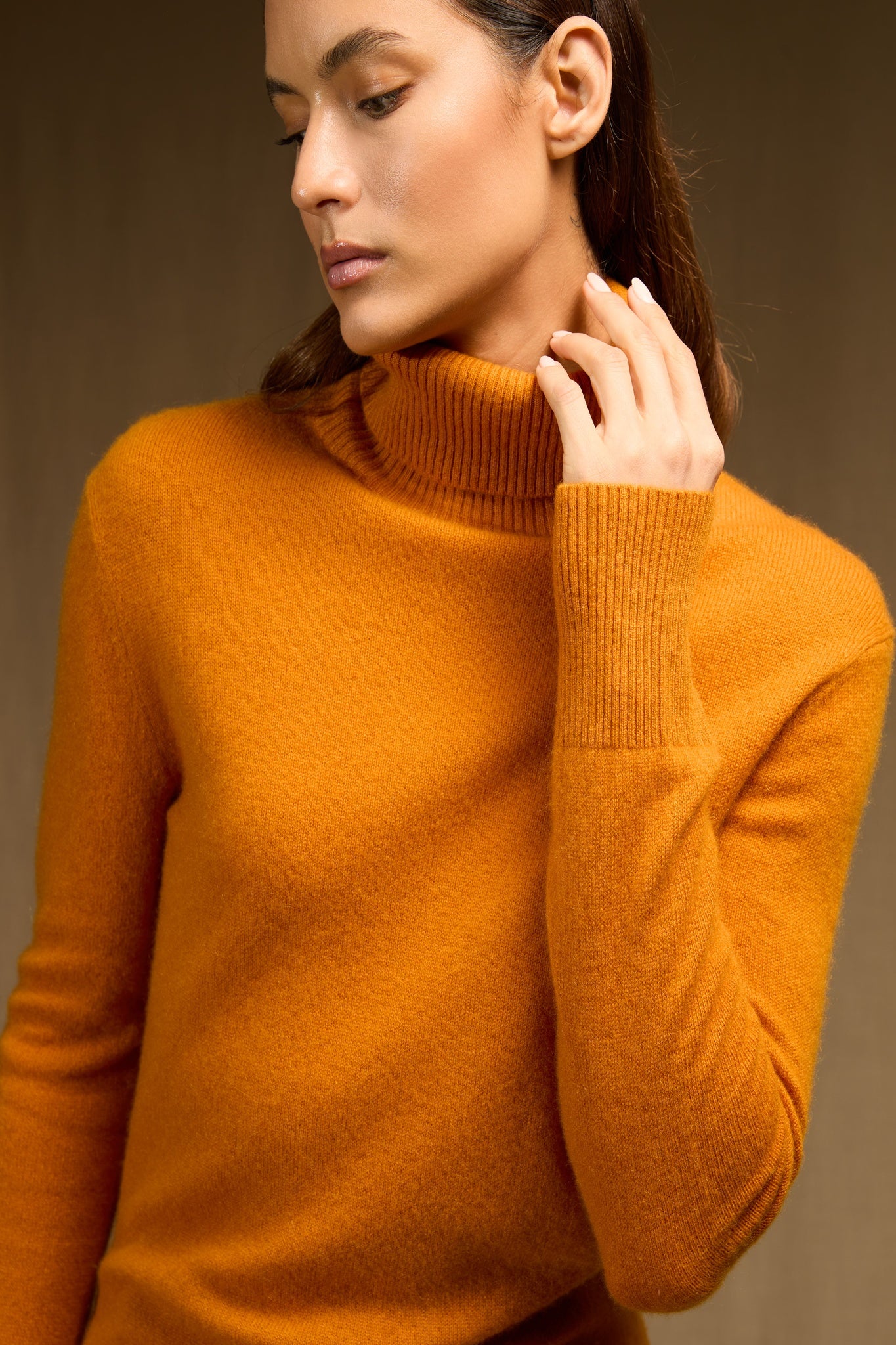 TRACY pull col roulé ocre 100% cachemire