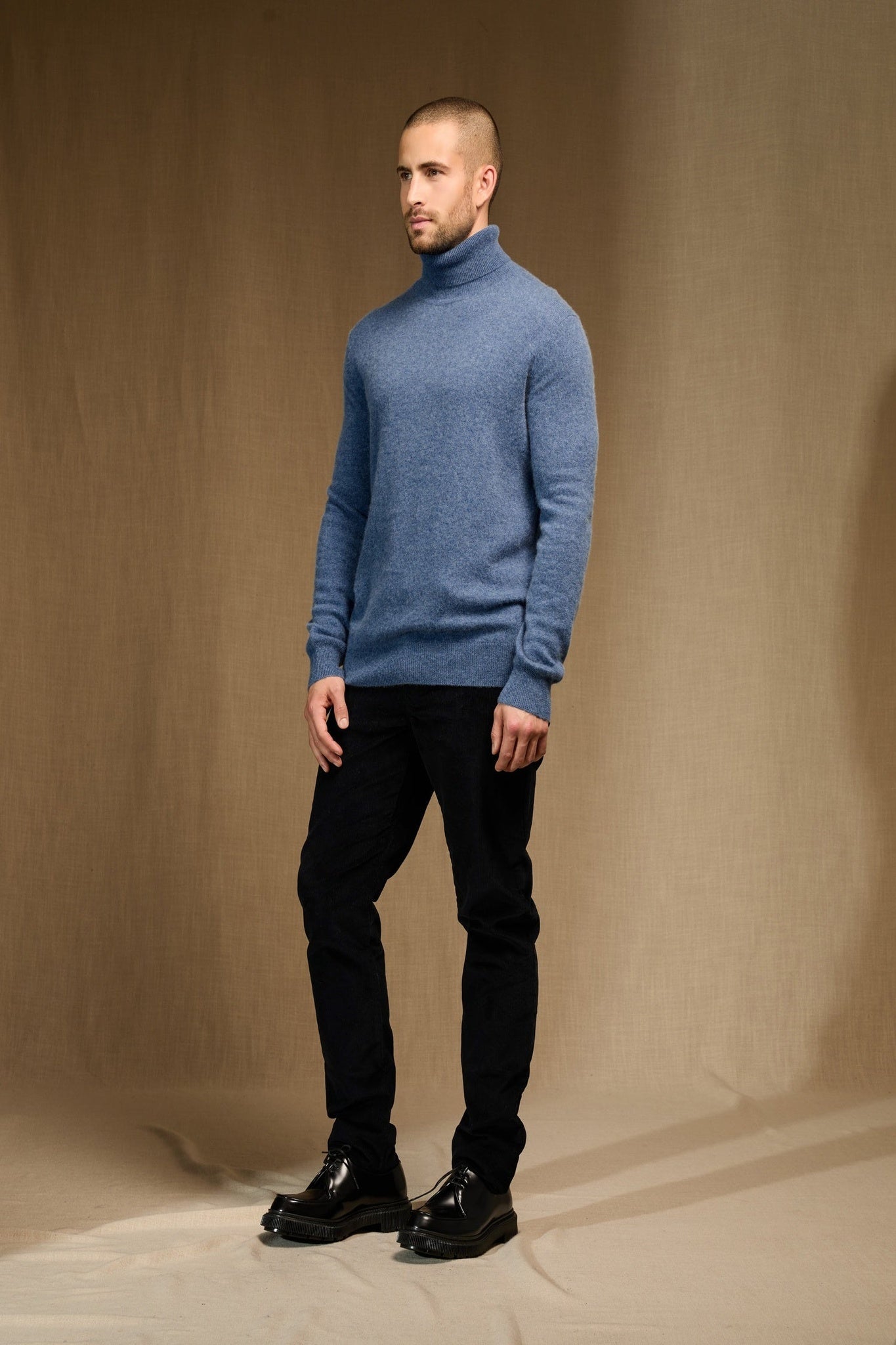 trevor pull col roulé bleu denim 100% cachemire