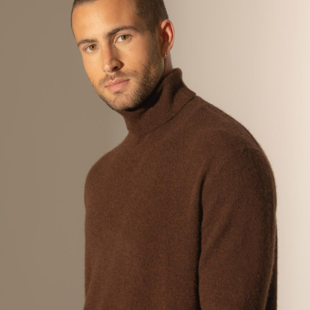 TREVOR pull col roulé café 100% cachemire