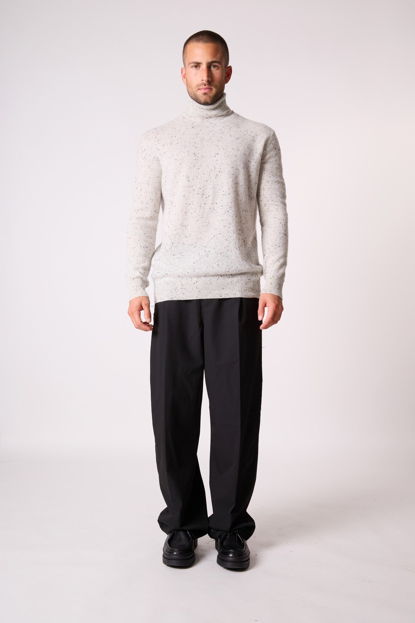 trevor pull col roulé gris/noir 100% cachemire