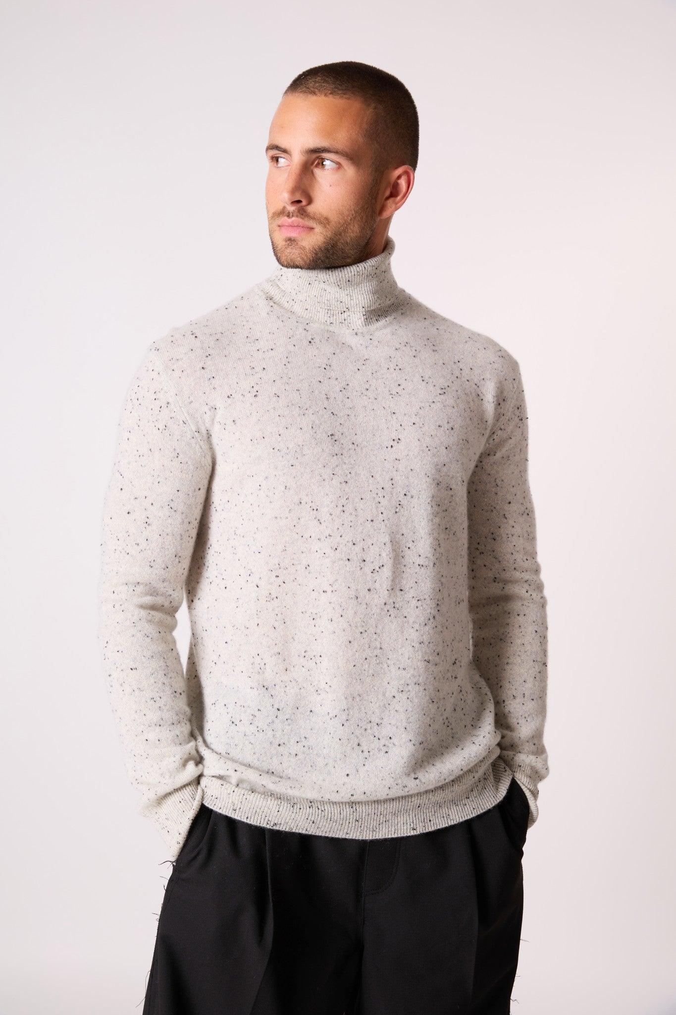 trevor pull col roulé gris/noir 100% cachemire