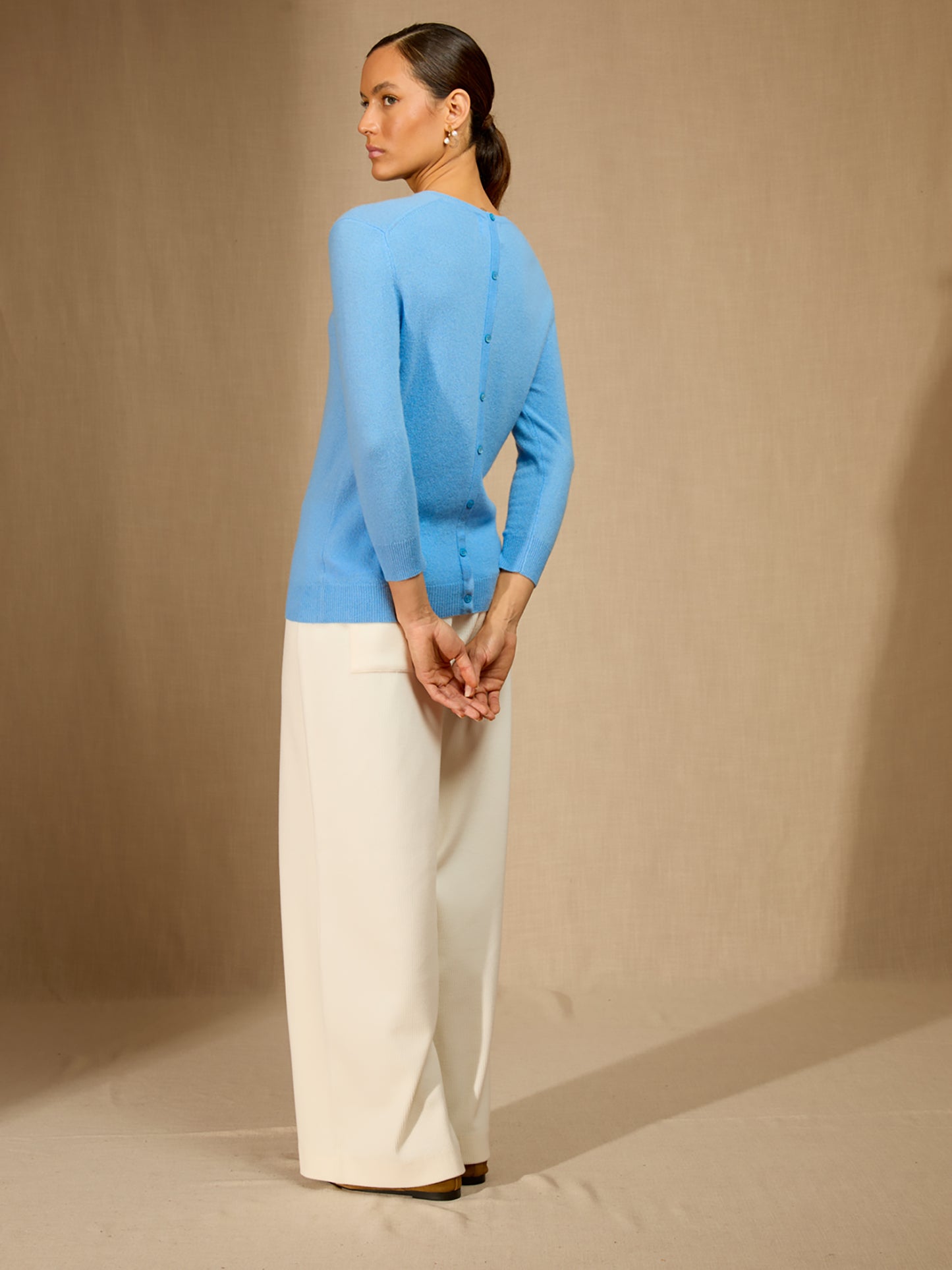 VANESSA pull col rond boutonné dos baby blue 100% cachemire