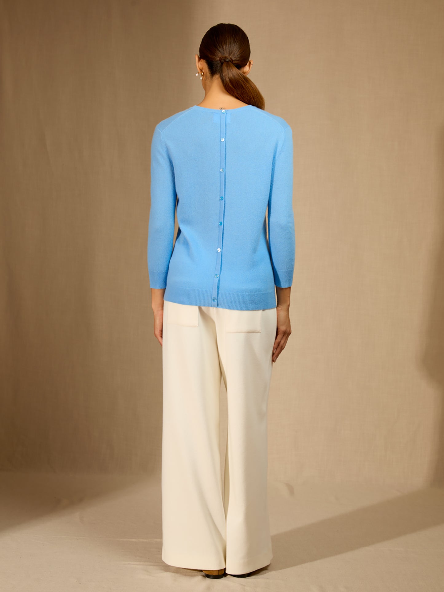 VANESSA pull col rond boutonné dos baby blue 100% cachemire