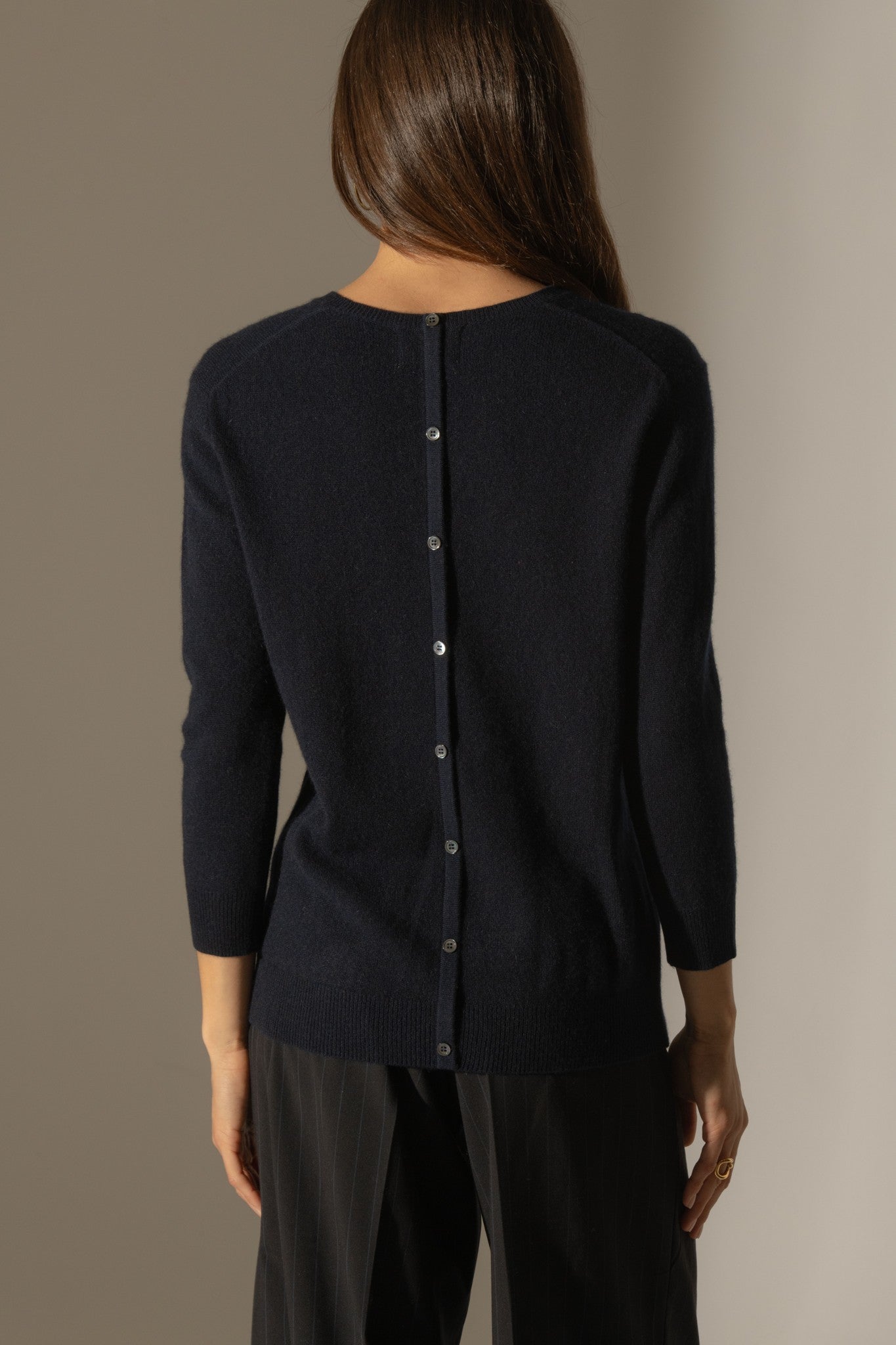 vanessa pull col rond boutonné dos navy 100% cachemire