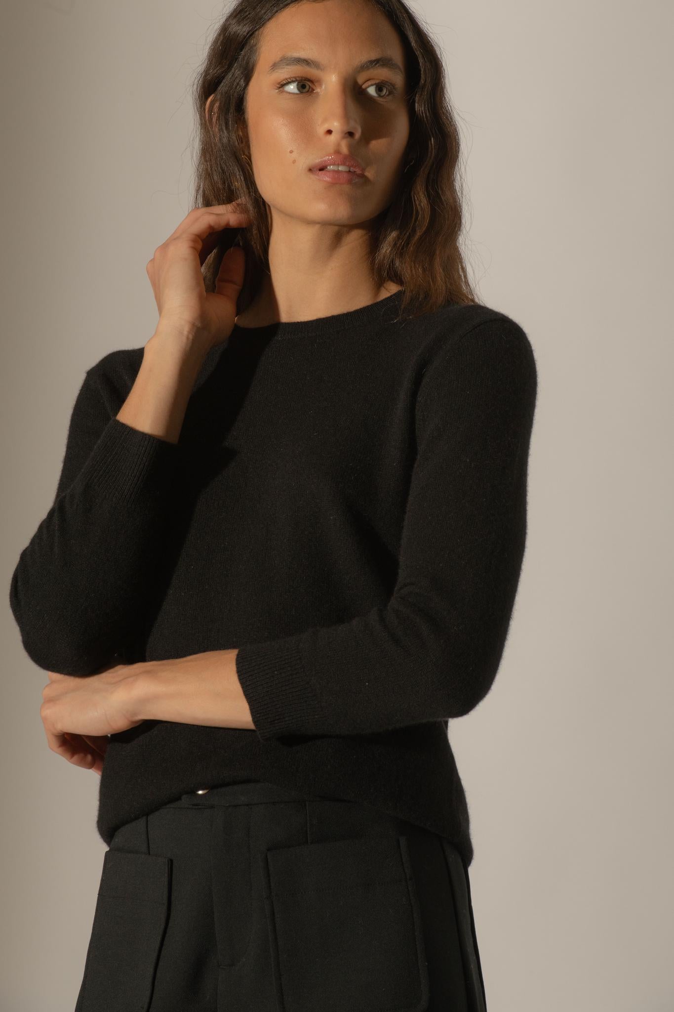 VANESSA pull col rond boutonné dos noir 100% cachemire