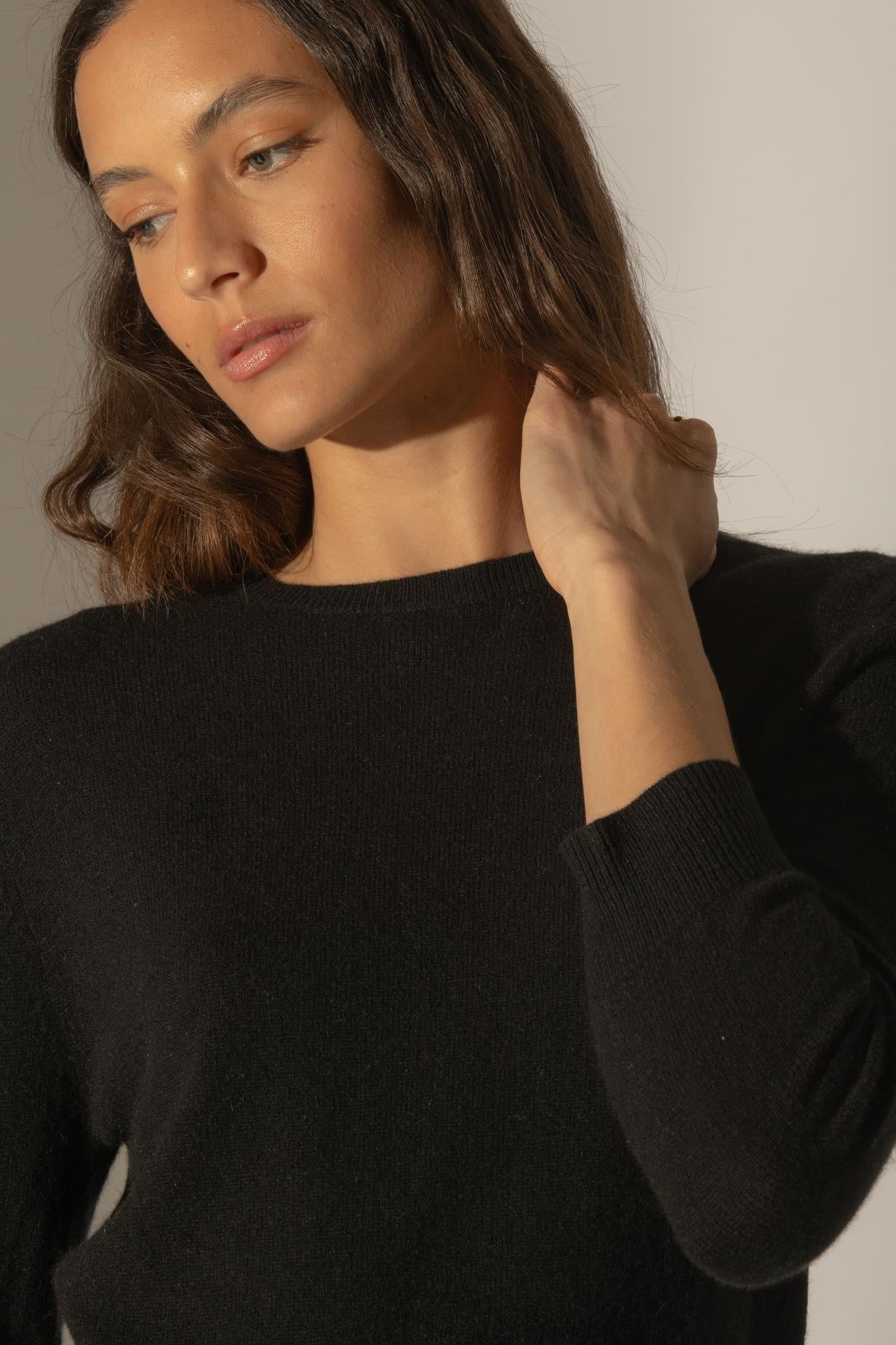 VANESSA pull col rond boutonné dos noir 100% cachemire