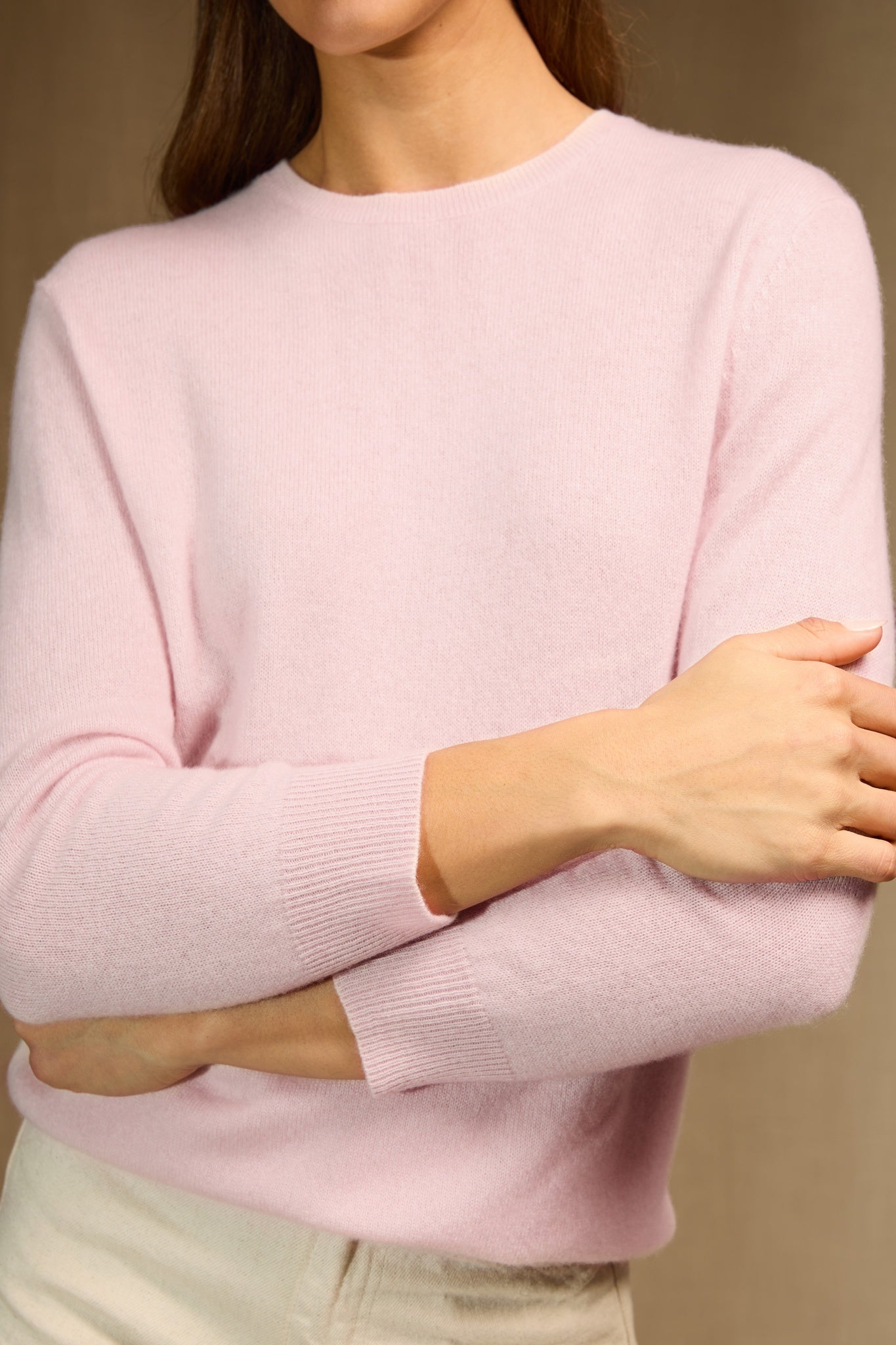 VANESSA pull col rond boutonné dos poudre 100% cachemire