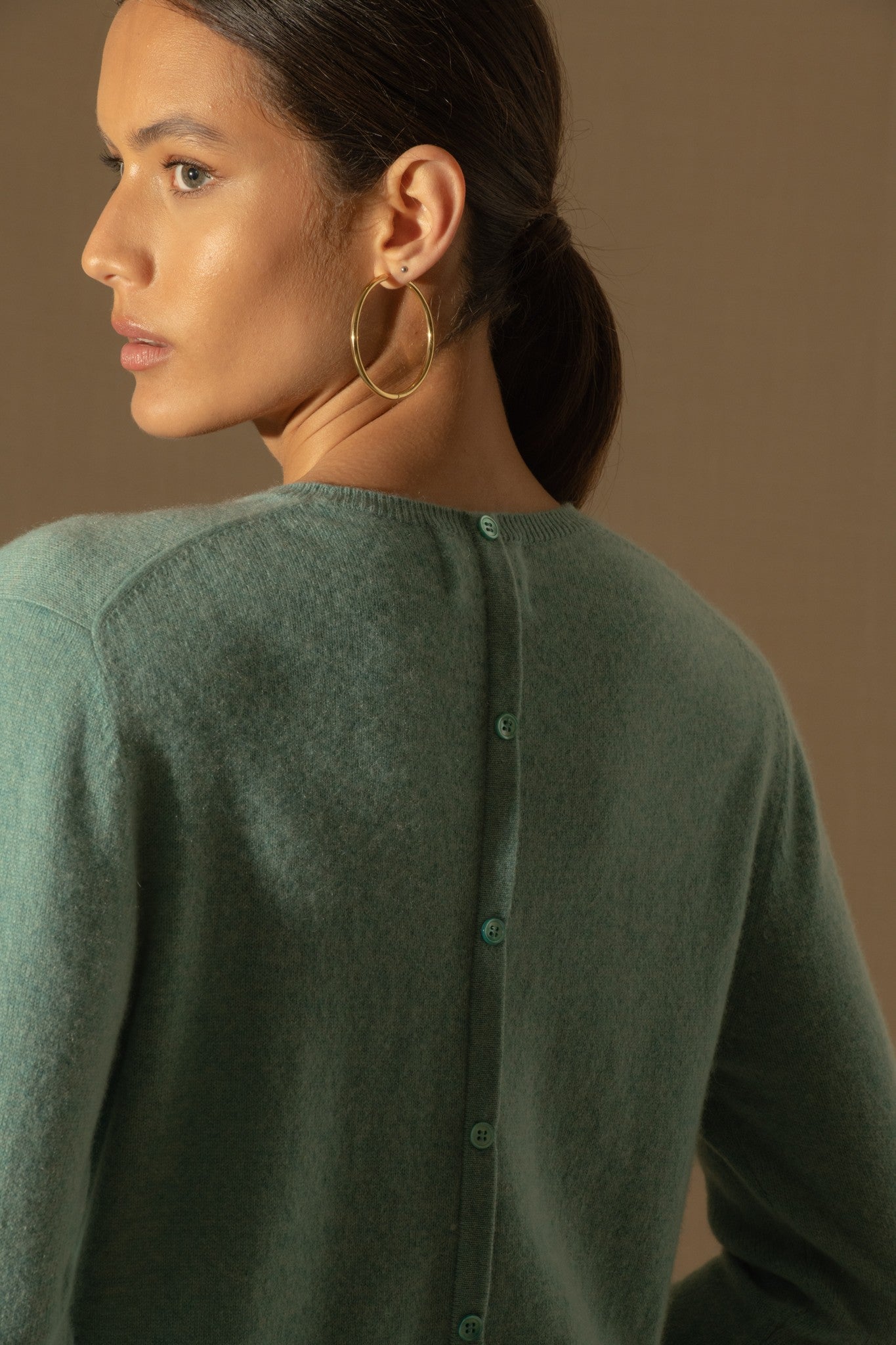 vanessa pull col rond boutonné dos vert chiné 100% cachemire