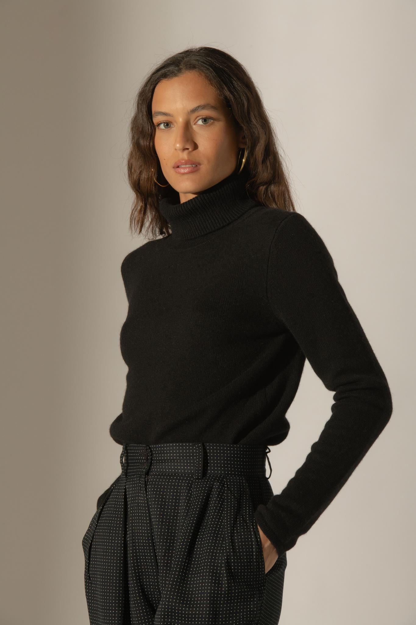 WILLOW pull col roulé 4 fils noir 100% cachemire