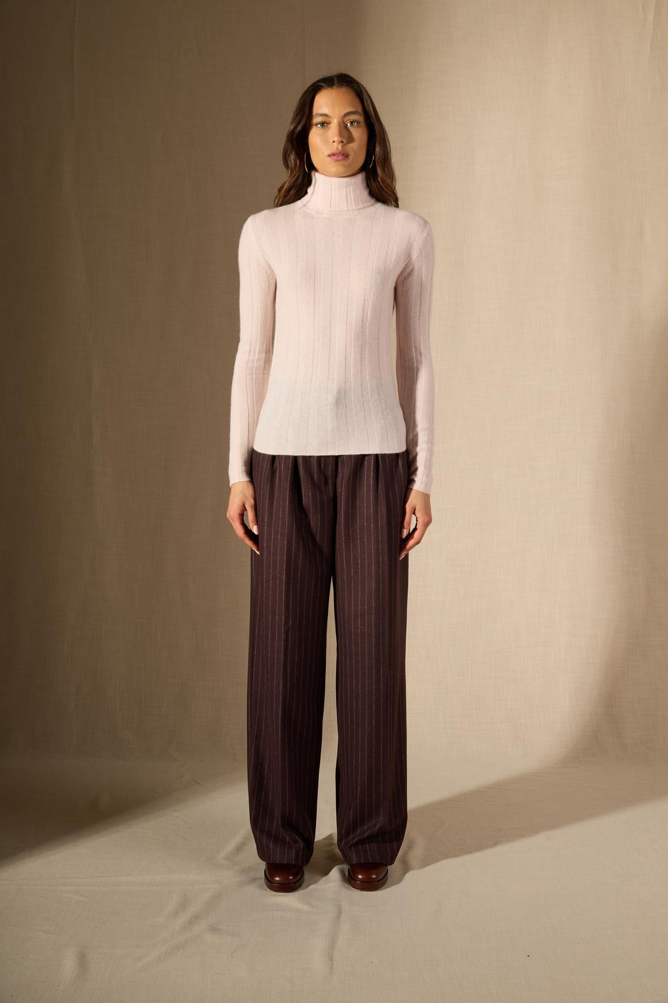 Ysaline pull col roulé poudre 100% cachemire
